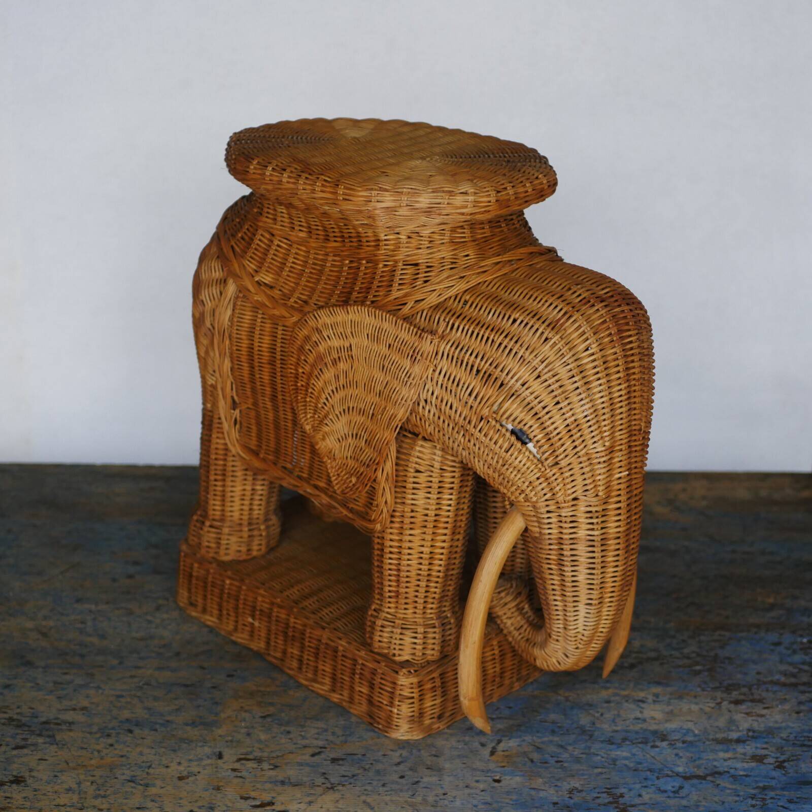 Table basse éléphant des années 60 - Décoration vintage maison