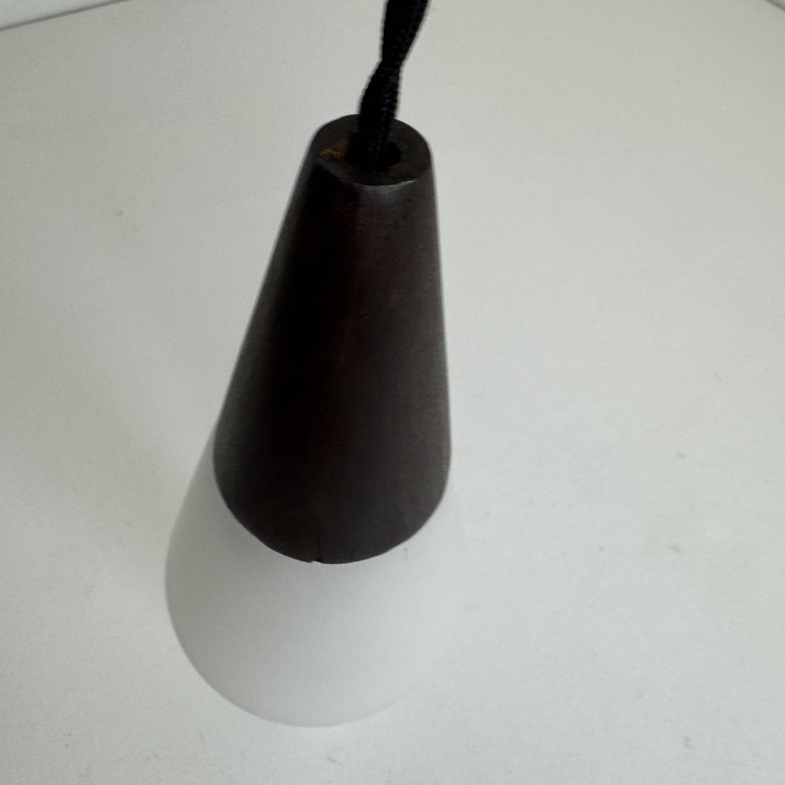Ancienne suspension scandinave en opaline