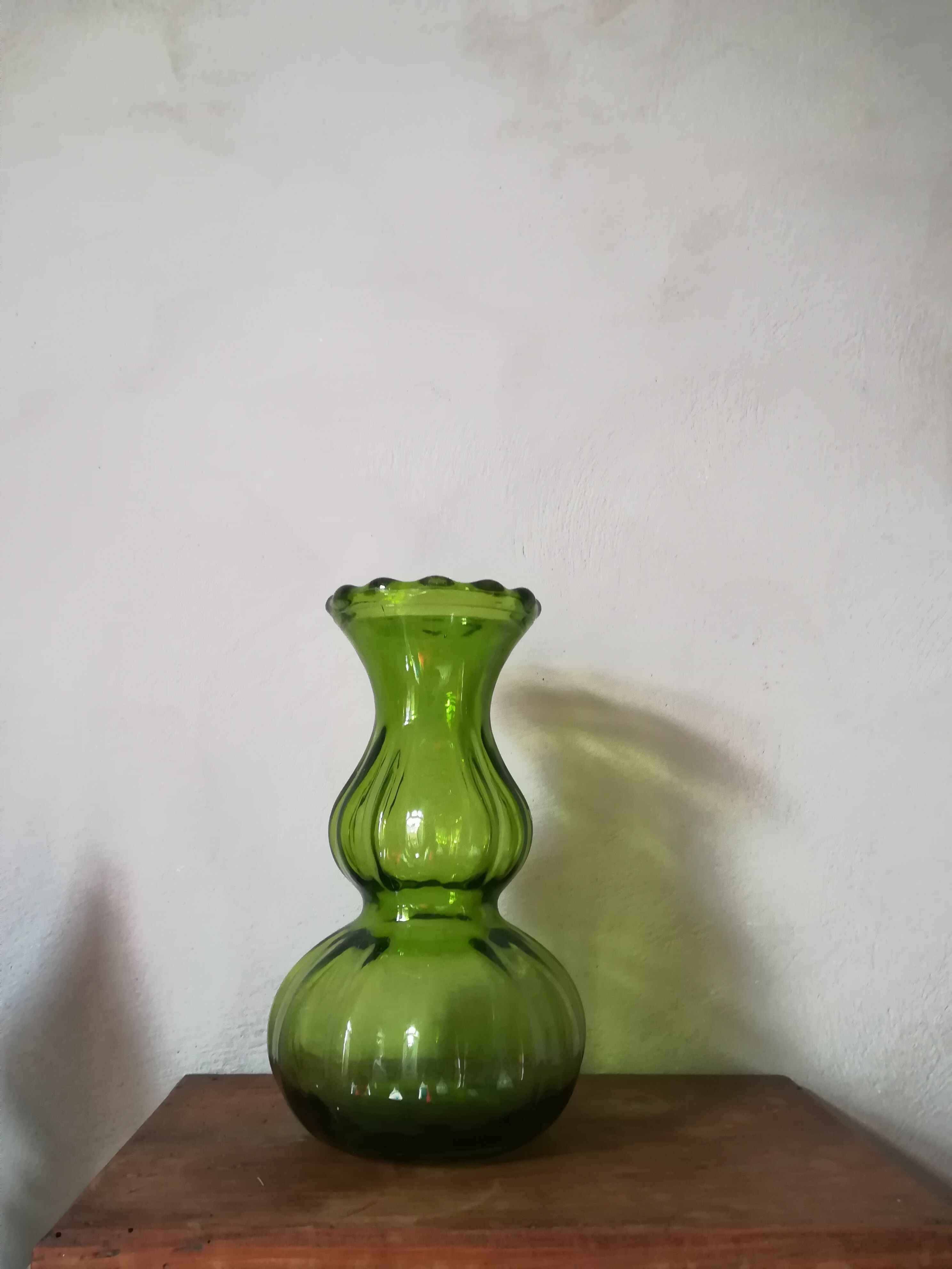 Green coloquinte vase