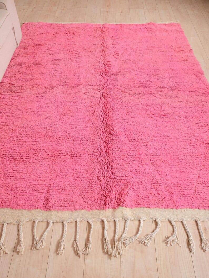 Large Berber rug made of natural wool, traditionally handwoven, 2/3 m.