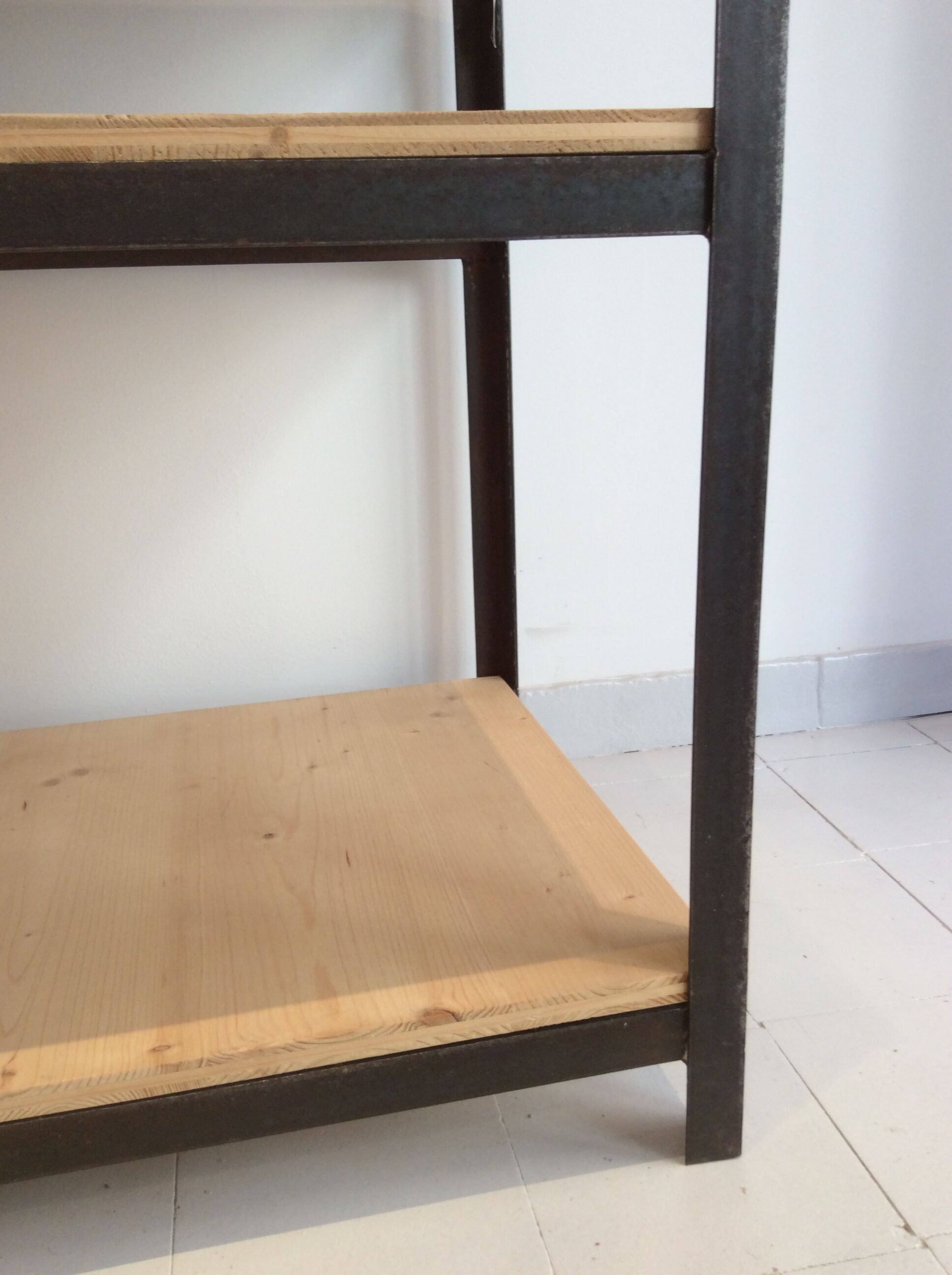 Meuble d'atelier établi en fer et bois