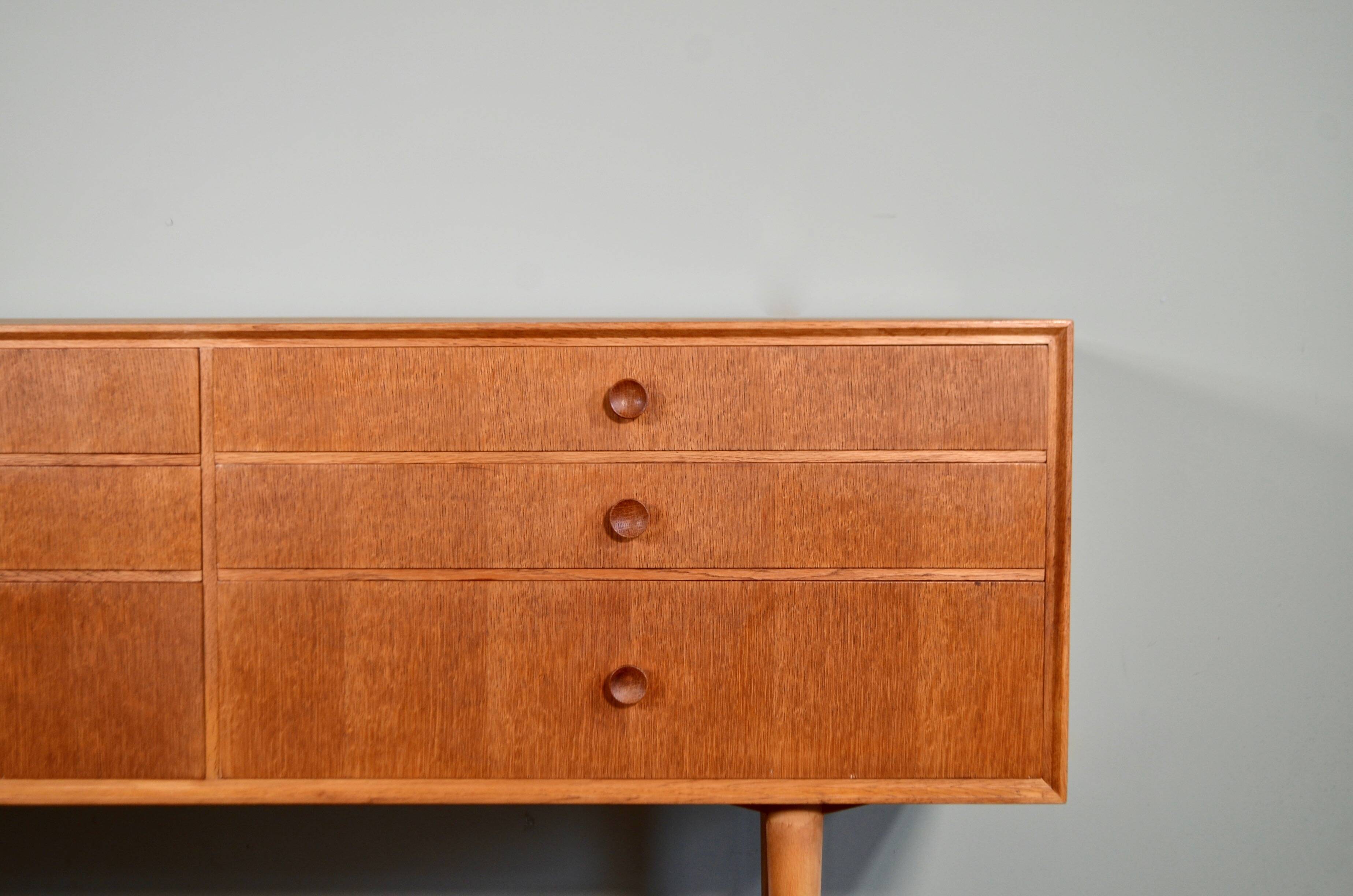 Midcentury Meredew Sideboard / Chest Of Drawers In Oak. Vintage Modern