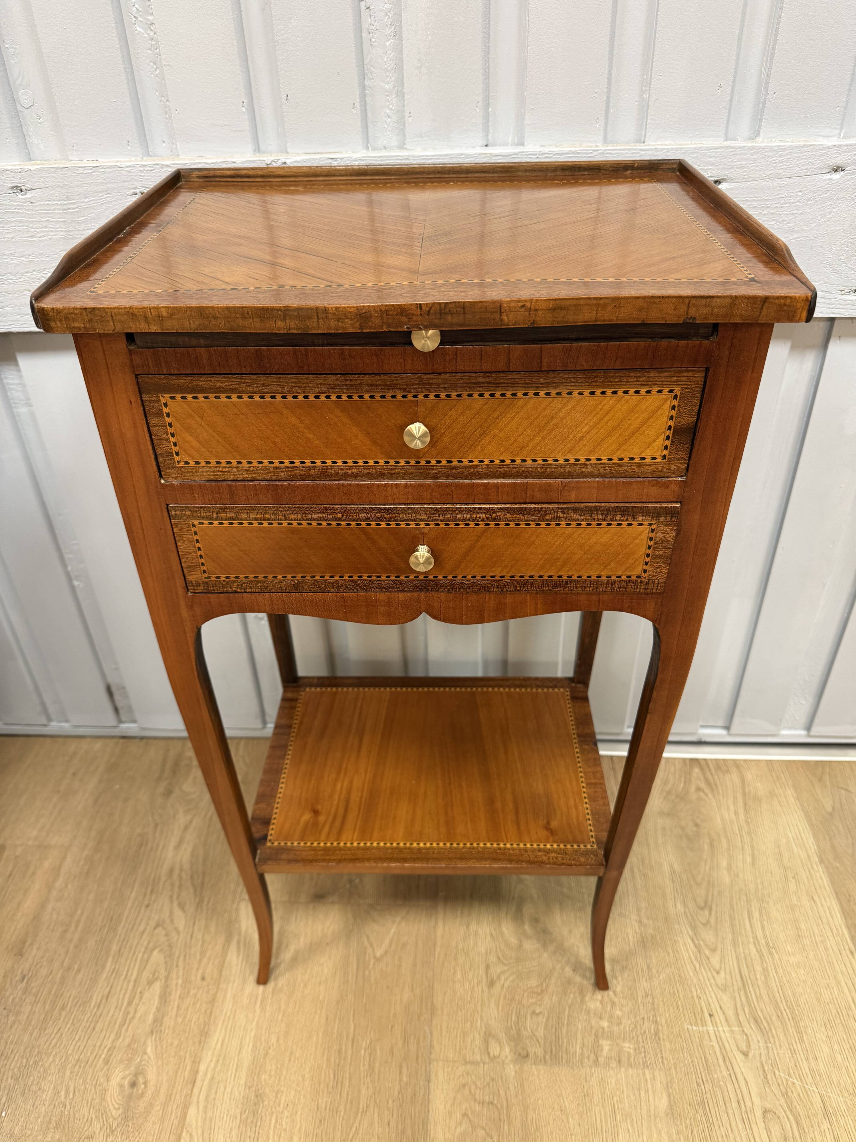 Petite table d appoint de style Louis XV