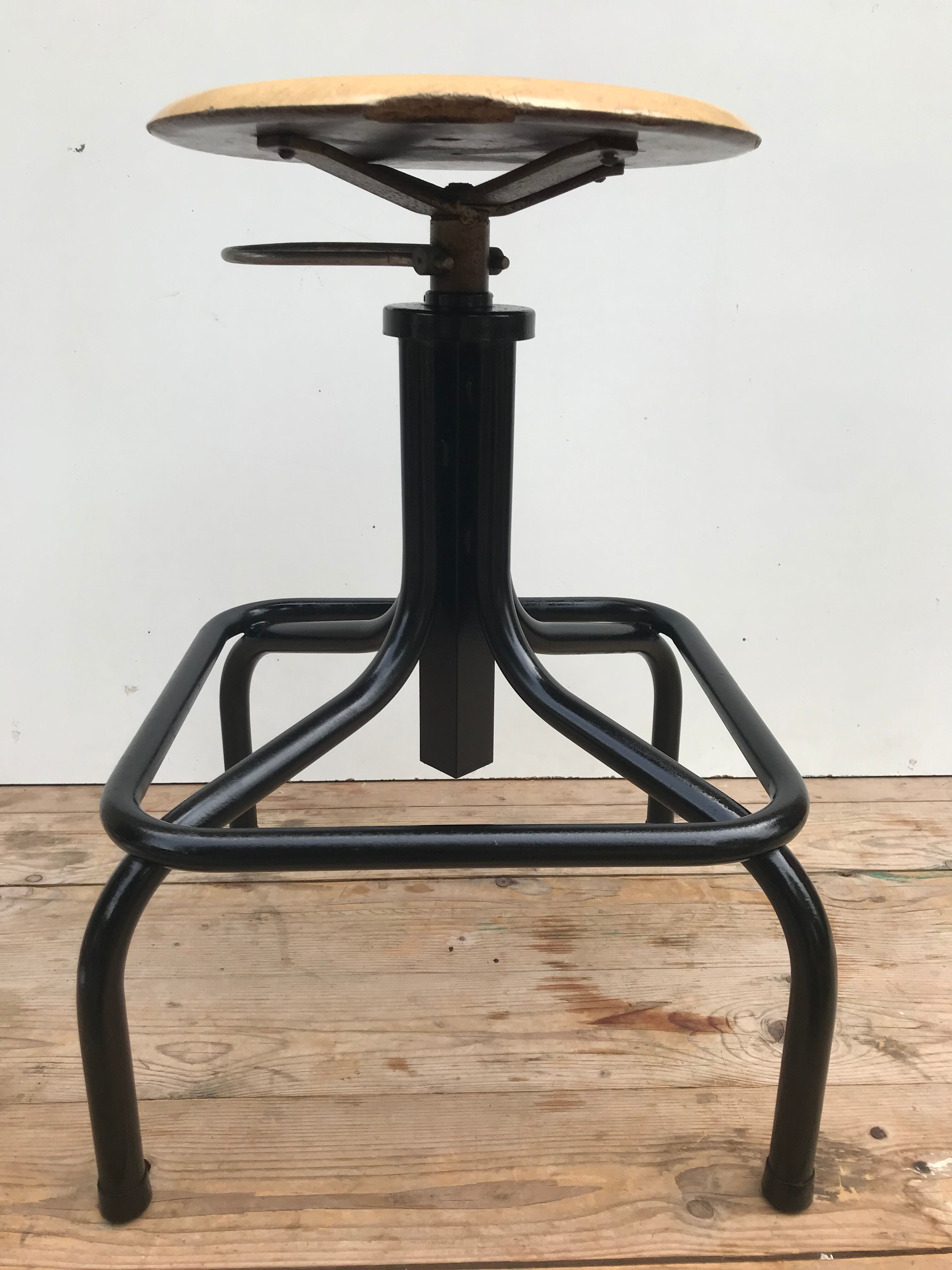 Former HELIOLITHE 50s adjustable Metal & wood Vintage shop stool