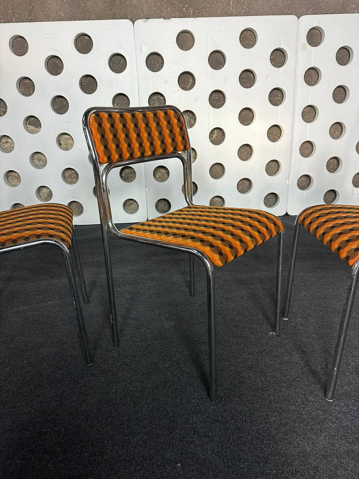 Lots of vintage chairs - 70s