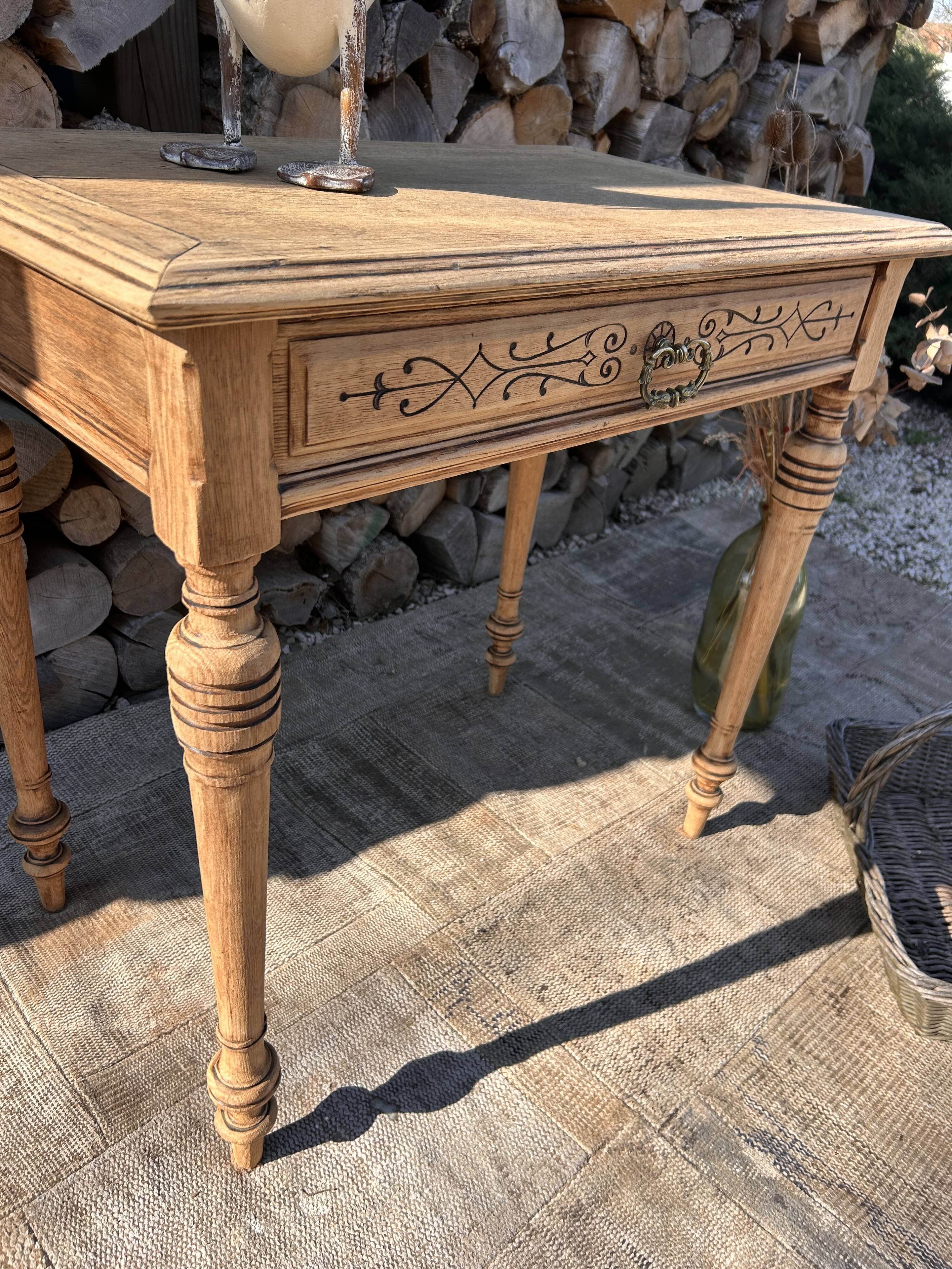 Console / Small table