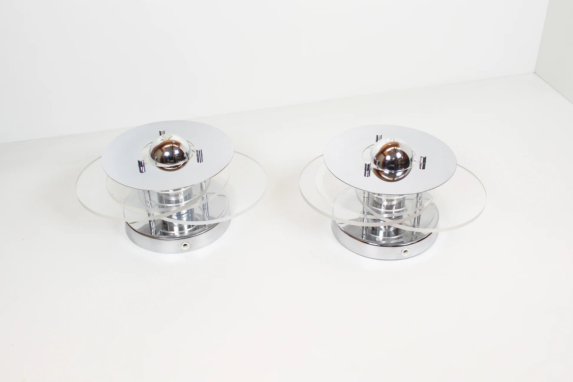 Pair of acrylic wall lamps by Jocelyne Trocmé for Galerie Oxar