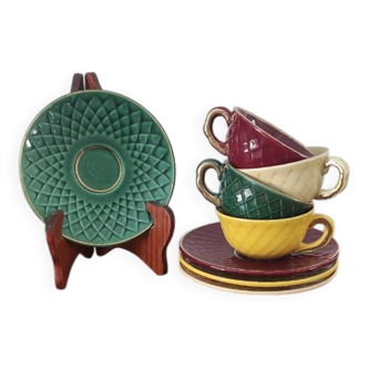 Tasses et sous-tasses multicolores