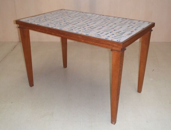 Petite table basse rectangulaire
