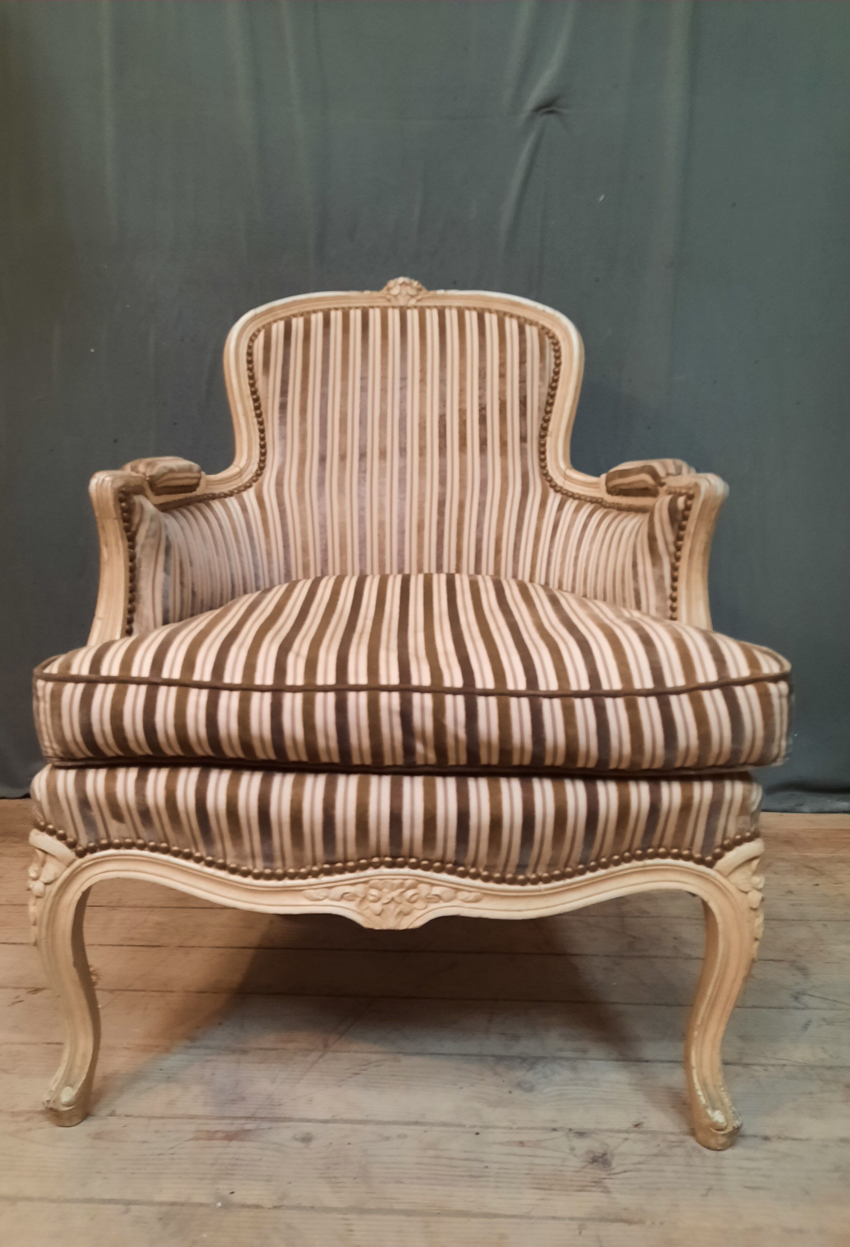 Bergere dd style Louis XV lacquered white