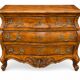 Commode tombeau galbée Louis XV