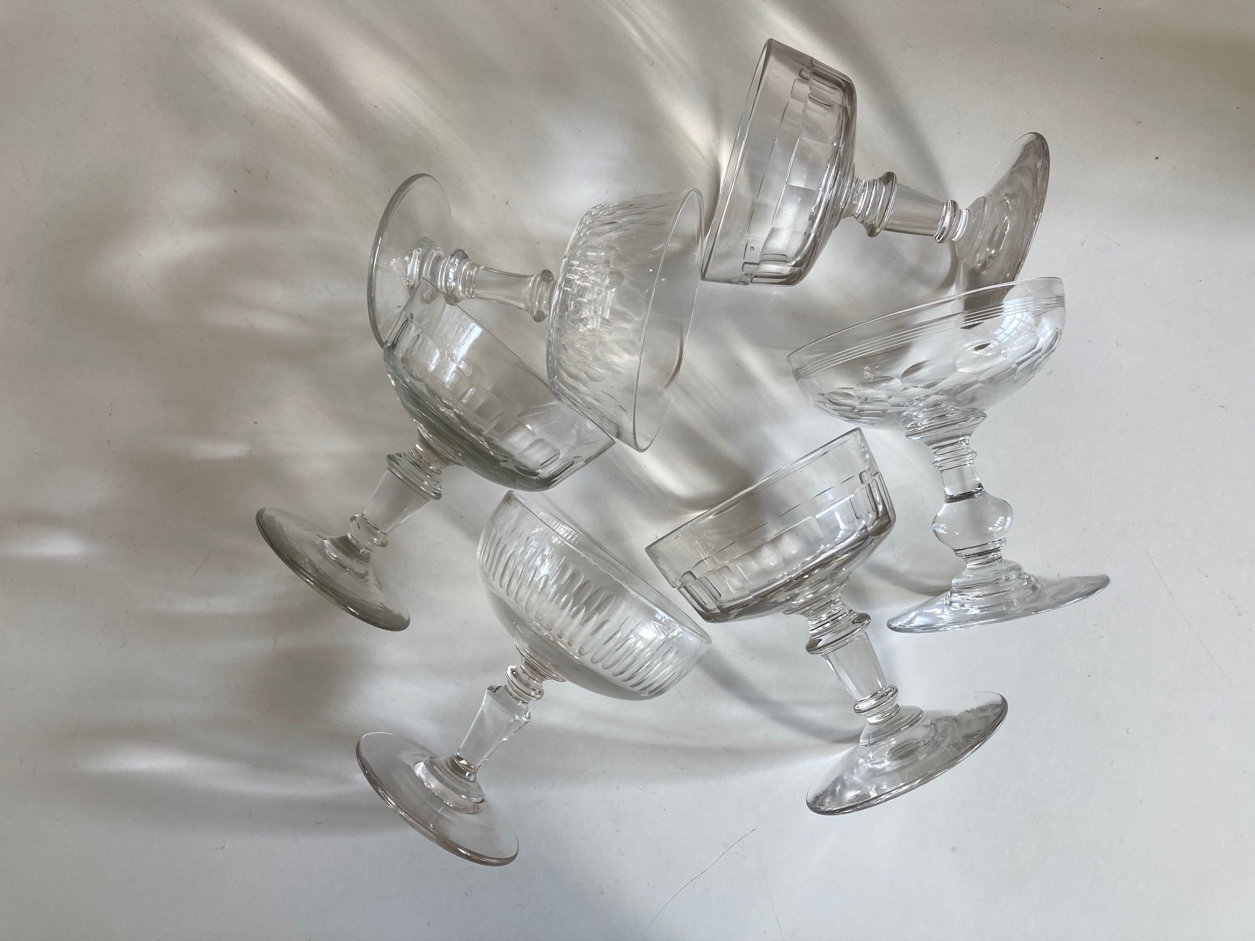 Set of 6 glasses of champagne 19th with flat sides and scales