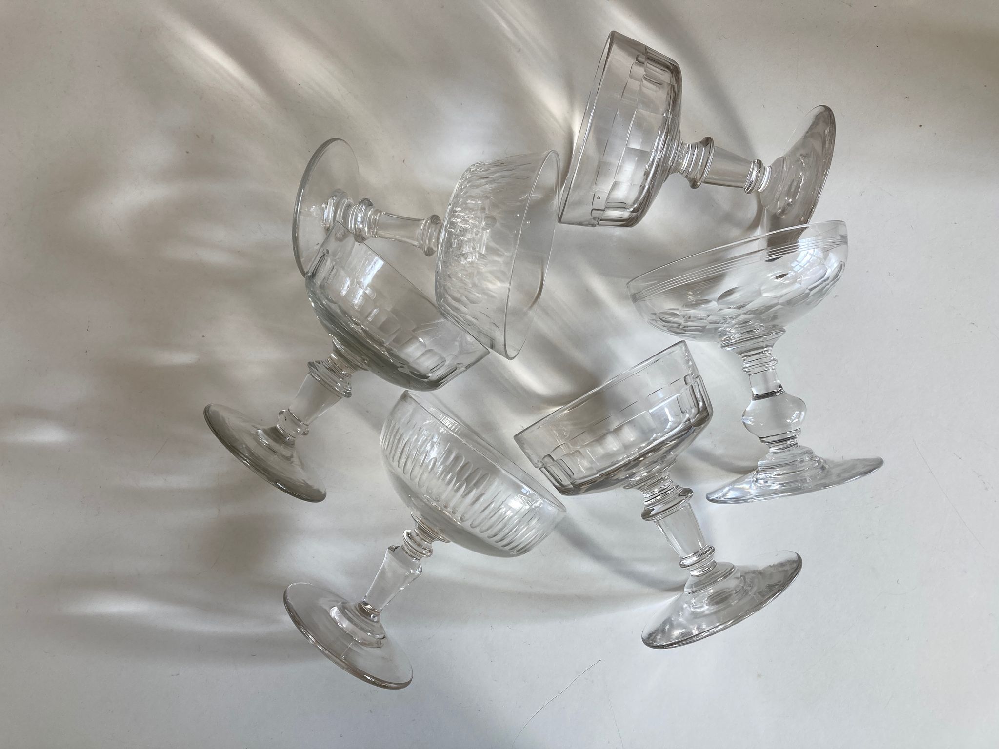 Set of 6 glasses of champagne 19th with flat sides and scales