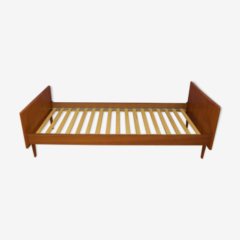 60-70s bed