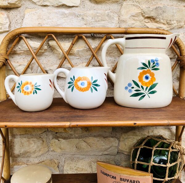 Trio de pichets fleuris anciens