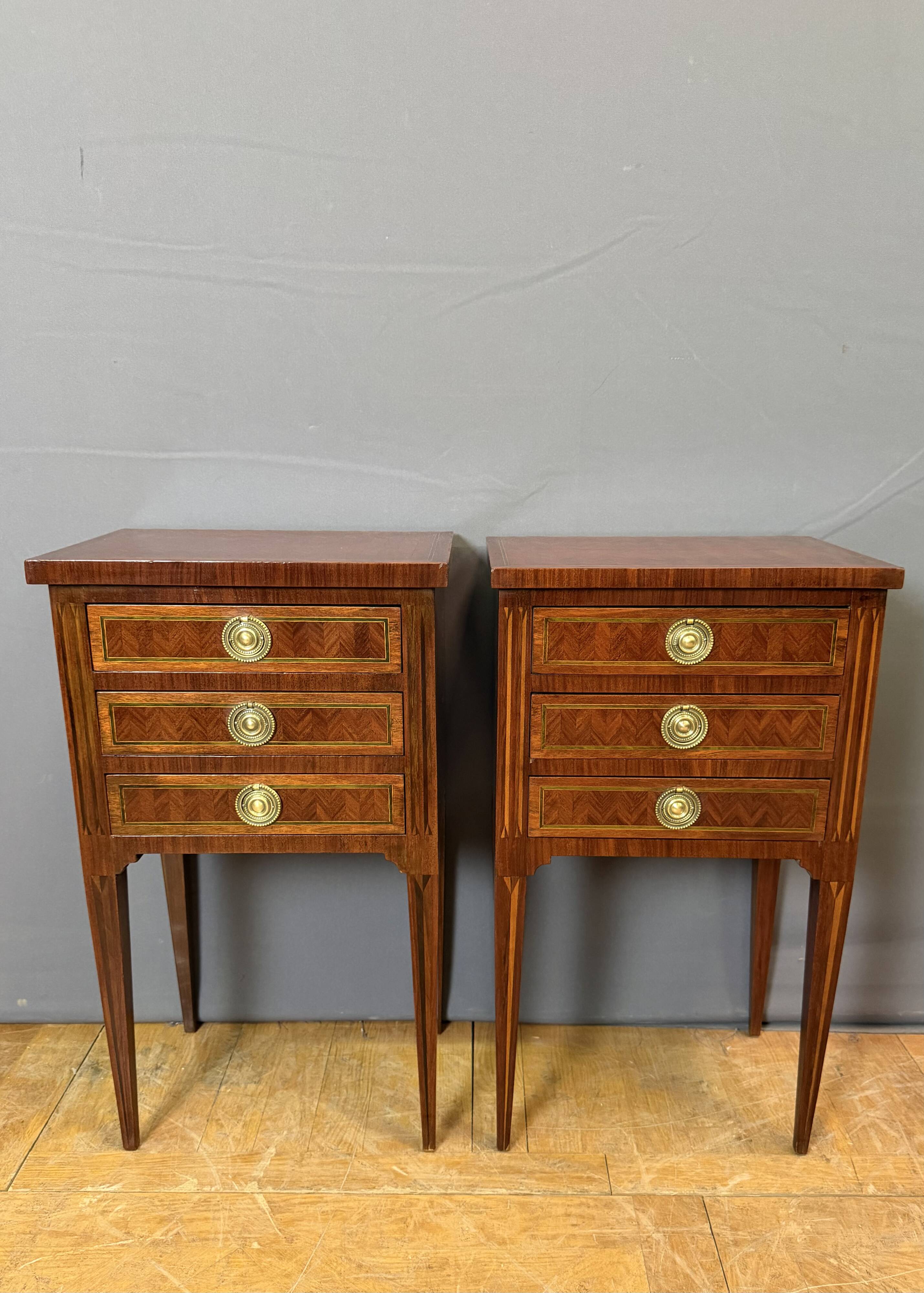 Paire de chevets de style Louis XVI