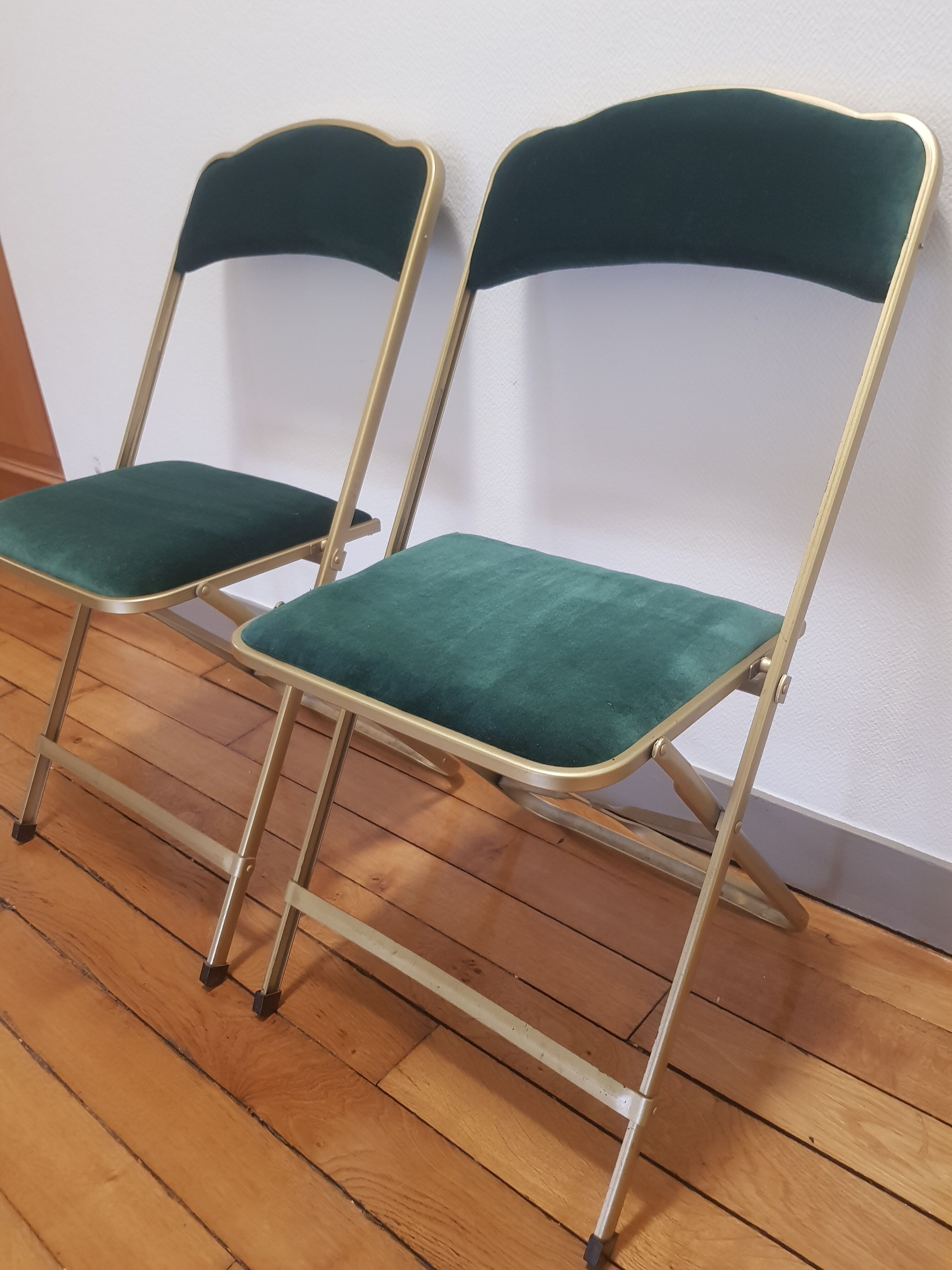 Lot of 2 velvet folding chairs
