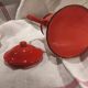 Cafetière vintage française en métal émaillé rouge