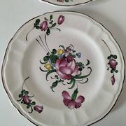 Trio d’assiettes anciennes peintes à la main