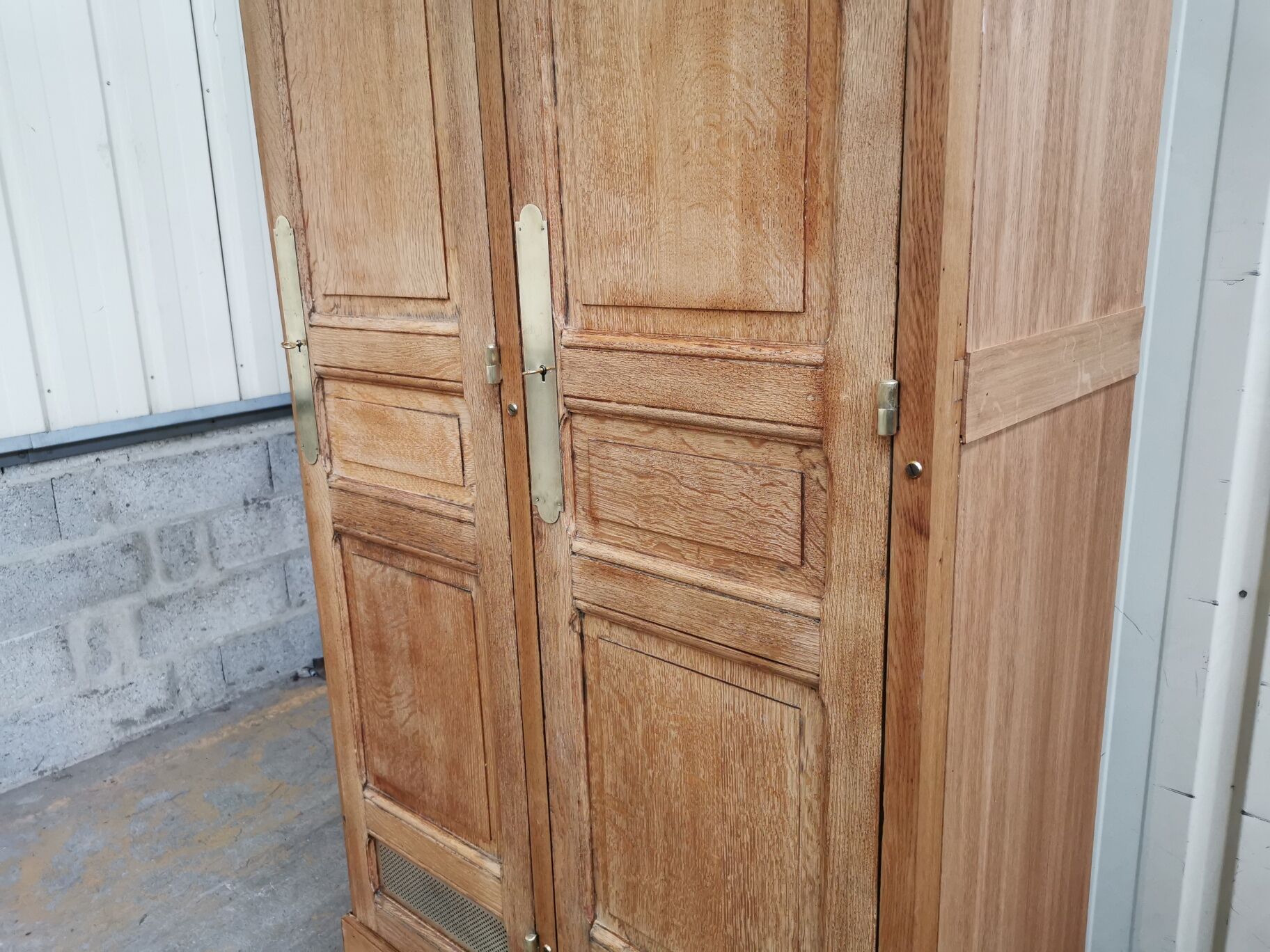 Bank of France oak cloakroom 1940