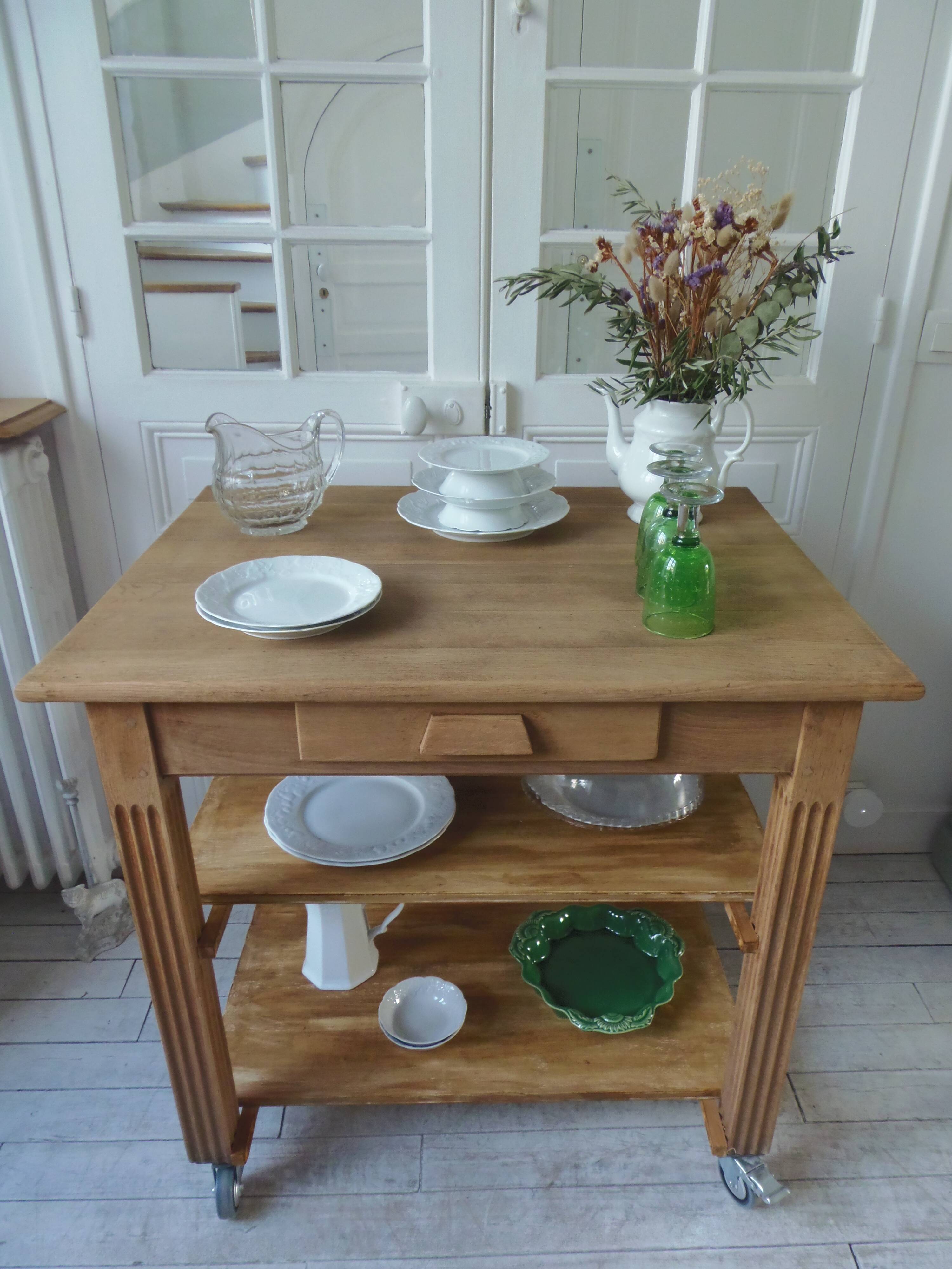 Meuble de métier vintage en chêne sur roulettes.