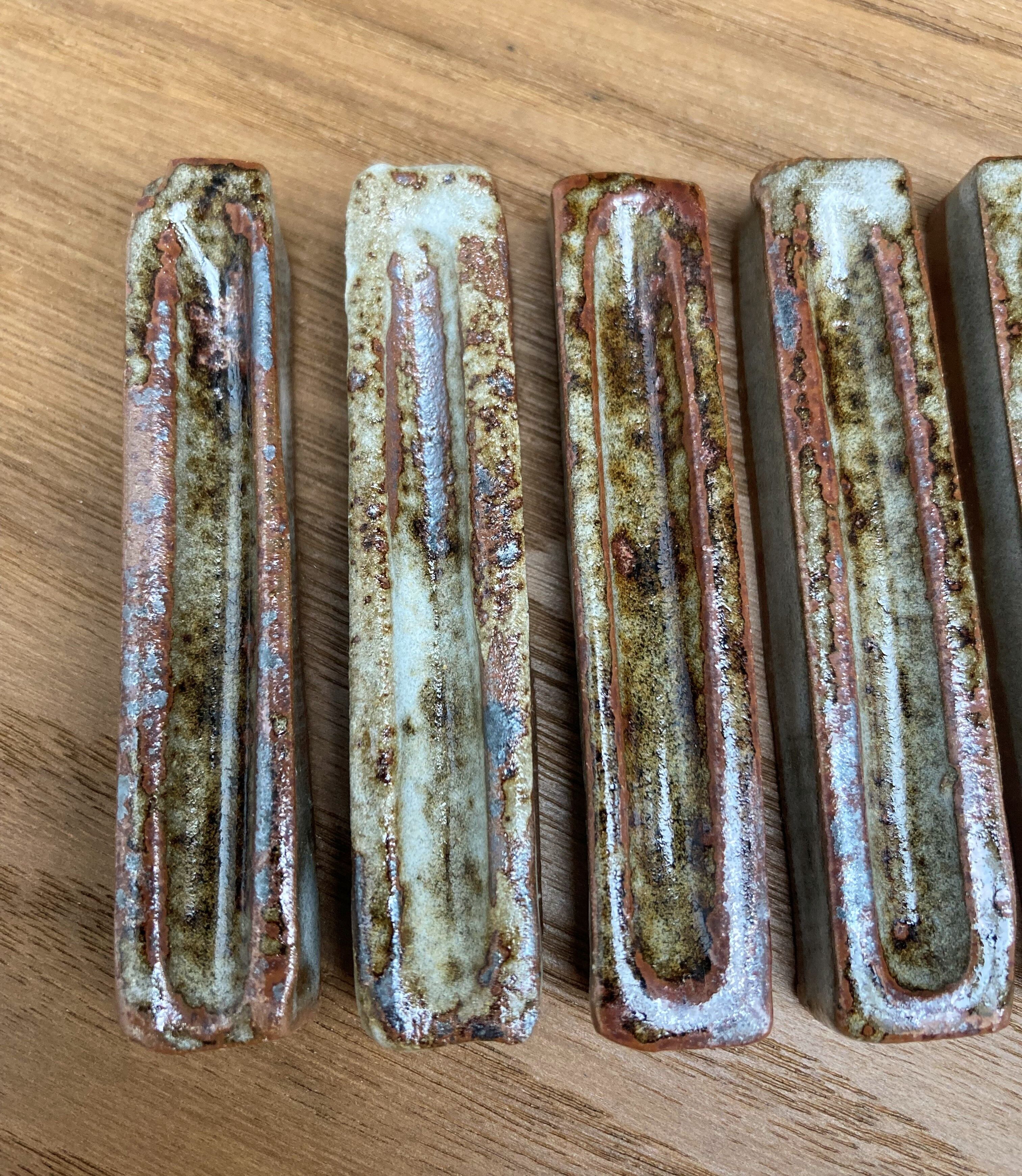 Set of 8 knife holders in enamelled stoneware