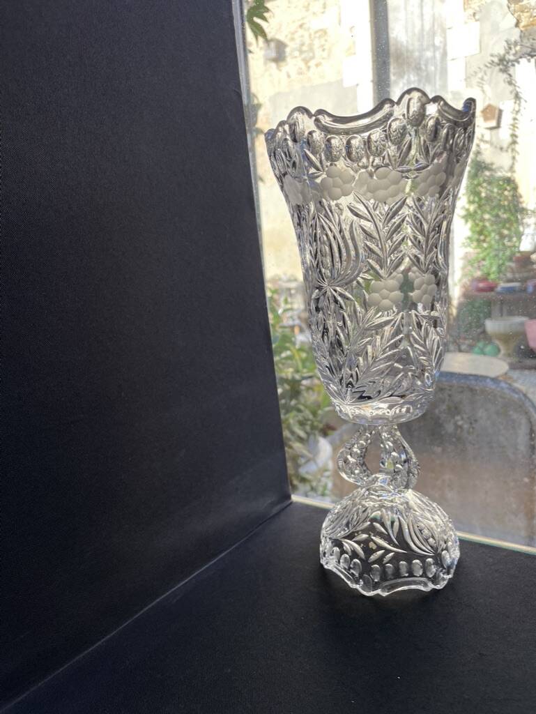 Polished and frosted molded crystal vase – Mid-20th century