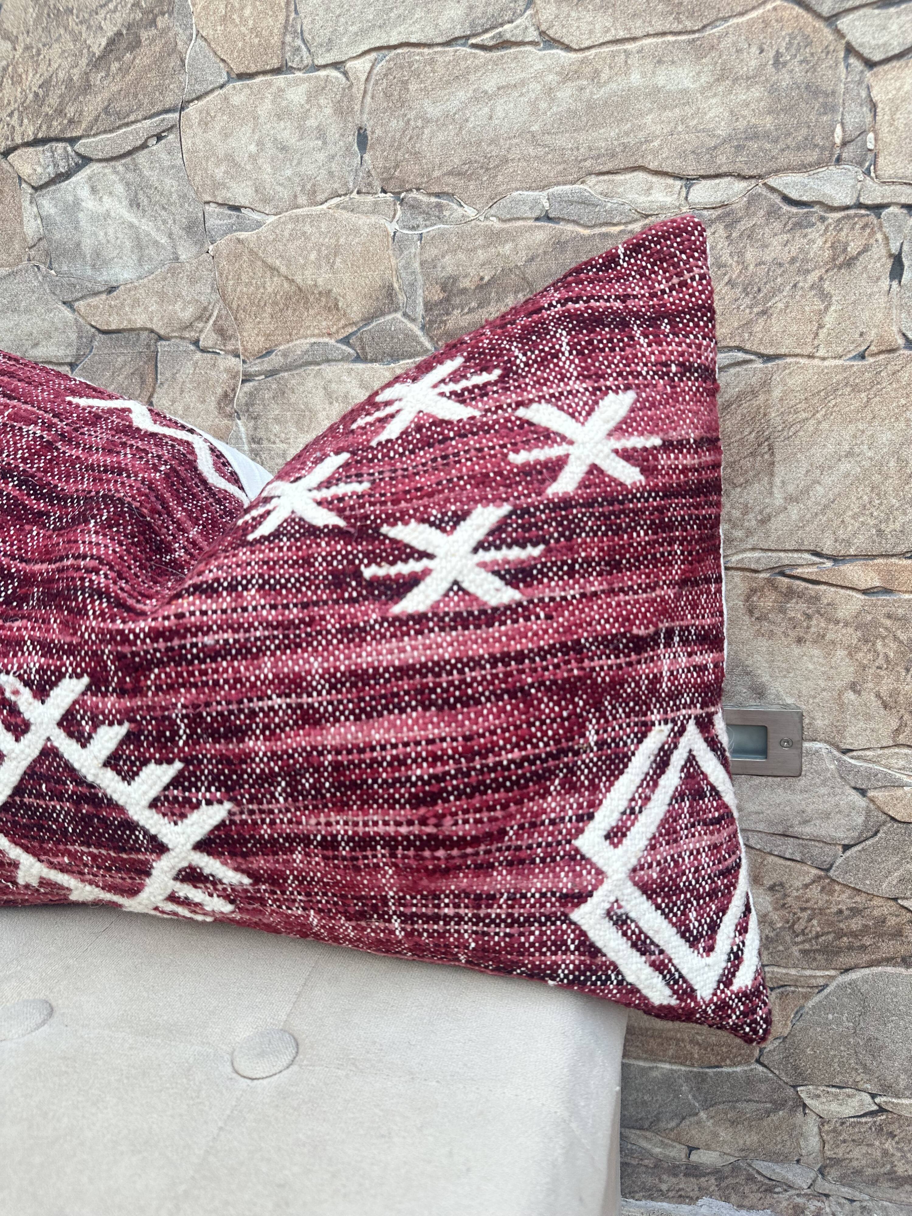 Handmade cushion cover in Berber wool: Moroccan Kilim cushion