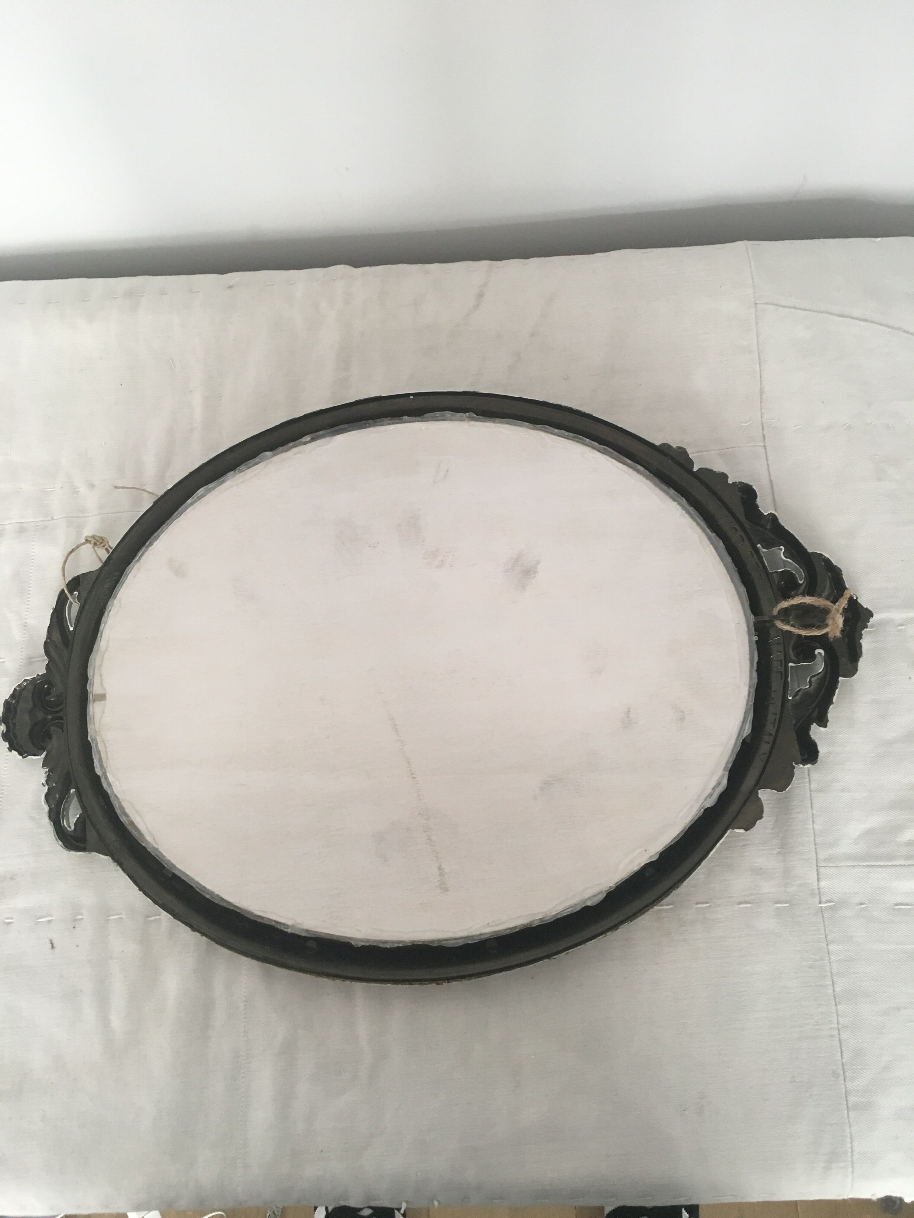 White oval mirror 41x29cm