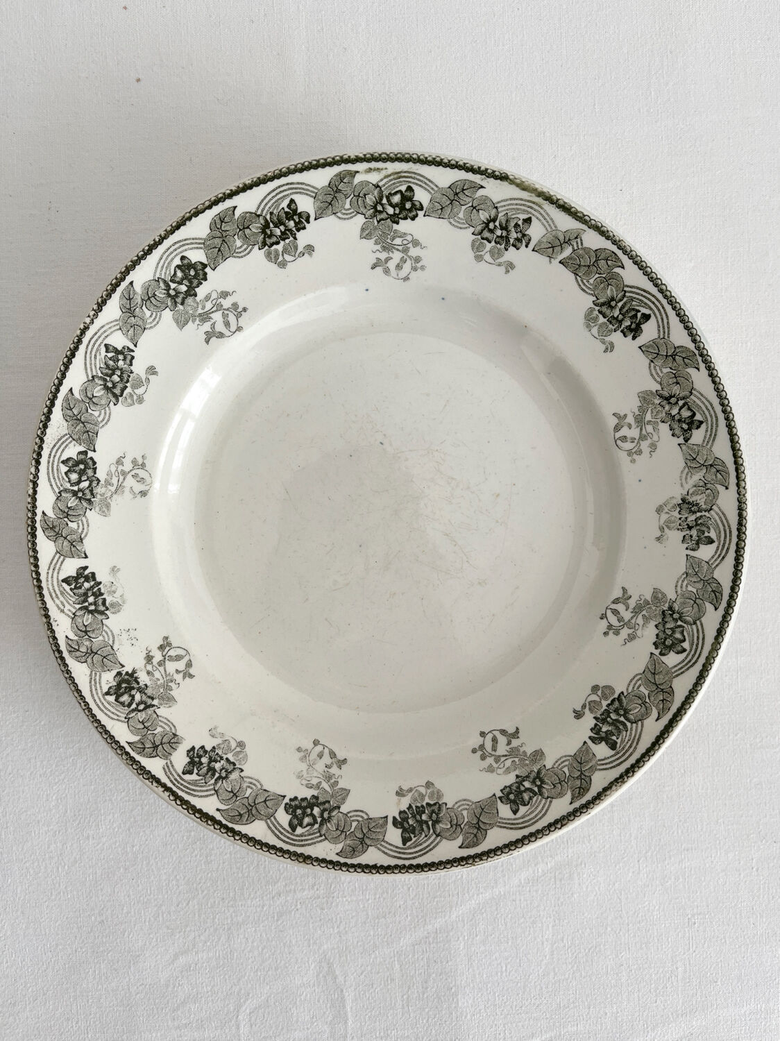 6 mismatched ironstone flat plates Murier Violetta