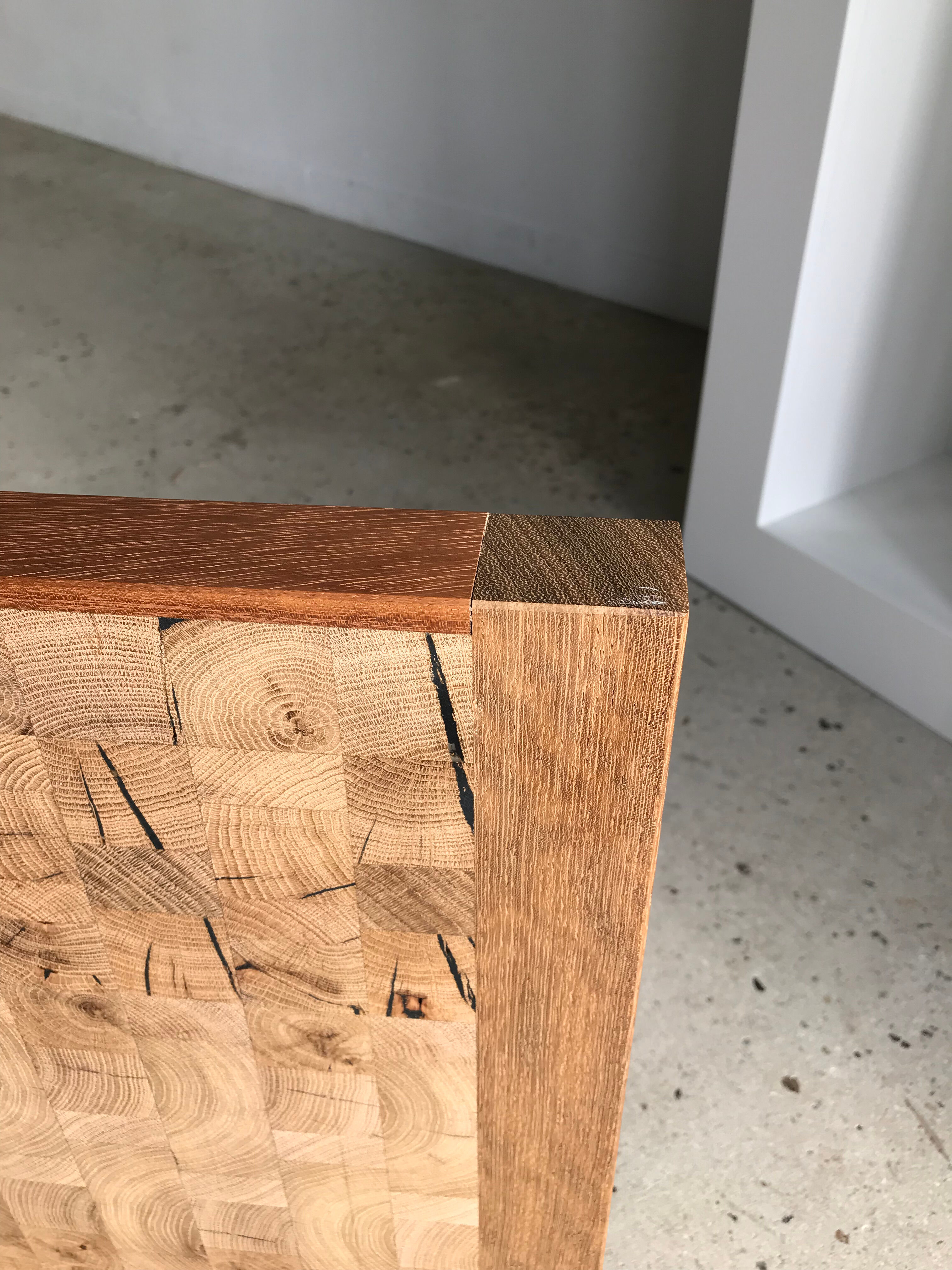 Decorative wooden top with checkerboard effect