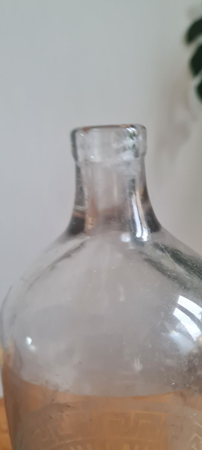 Bouteille ancienne en verre soufflé
