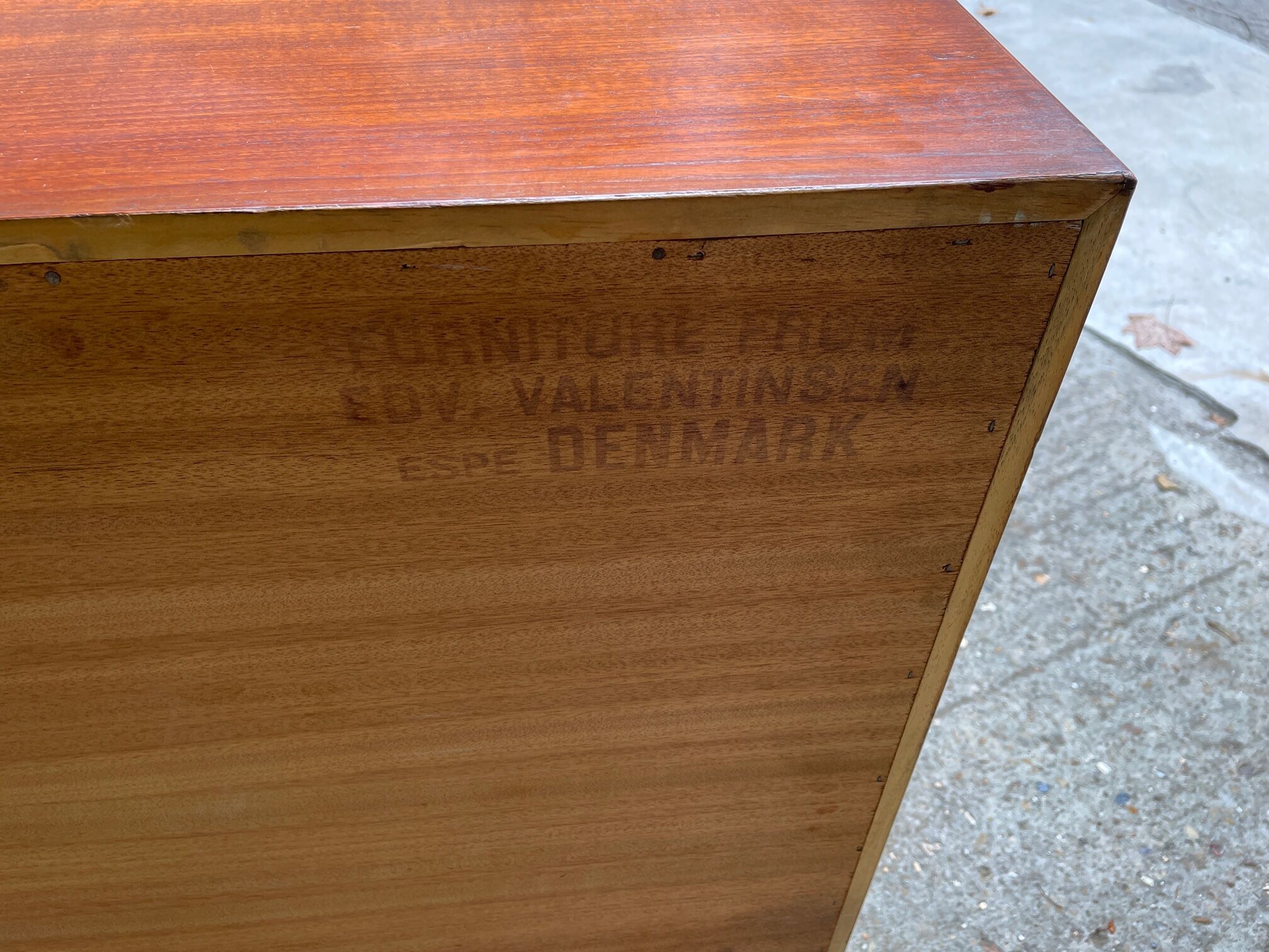 Teak design sideboard by Edvard Valentinsen, published by Samcom. 1960 Denmark.