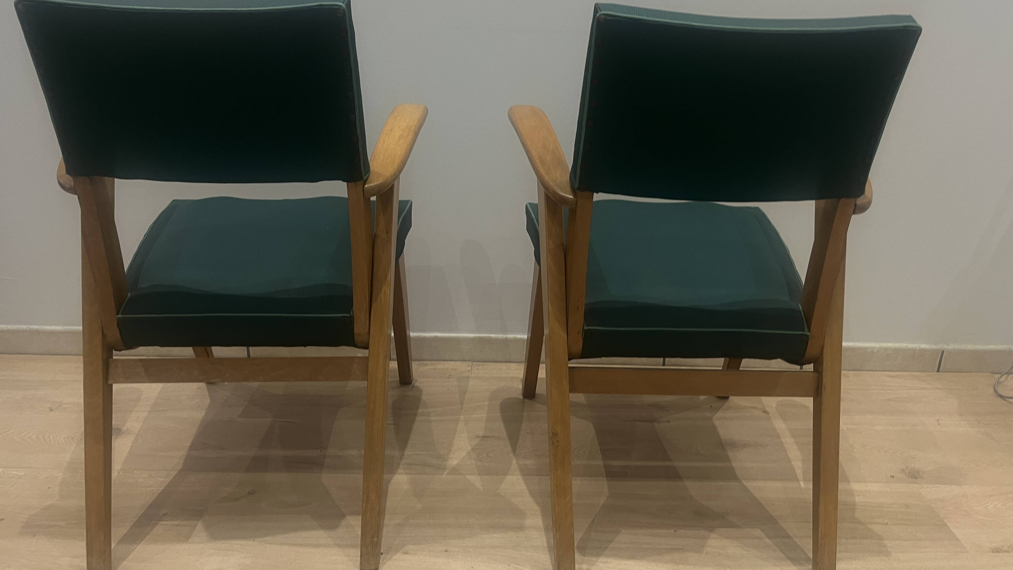 Set of 2 vintage chairs