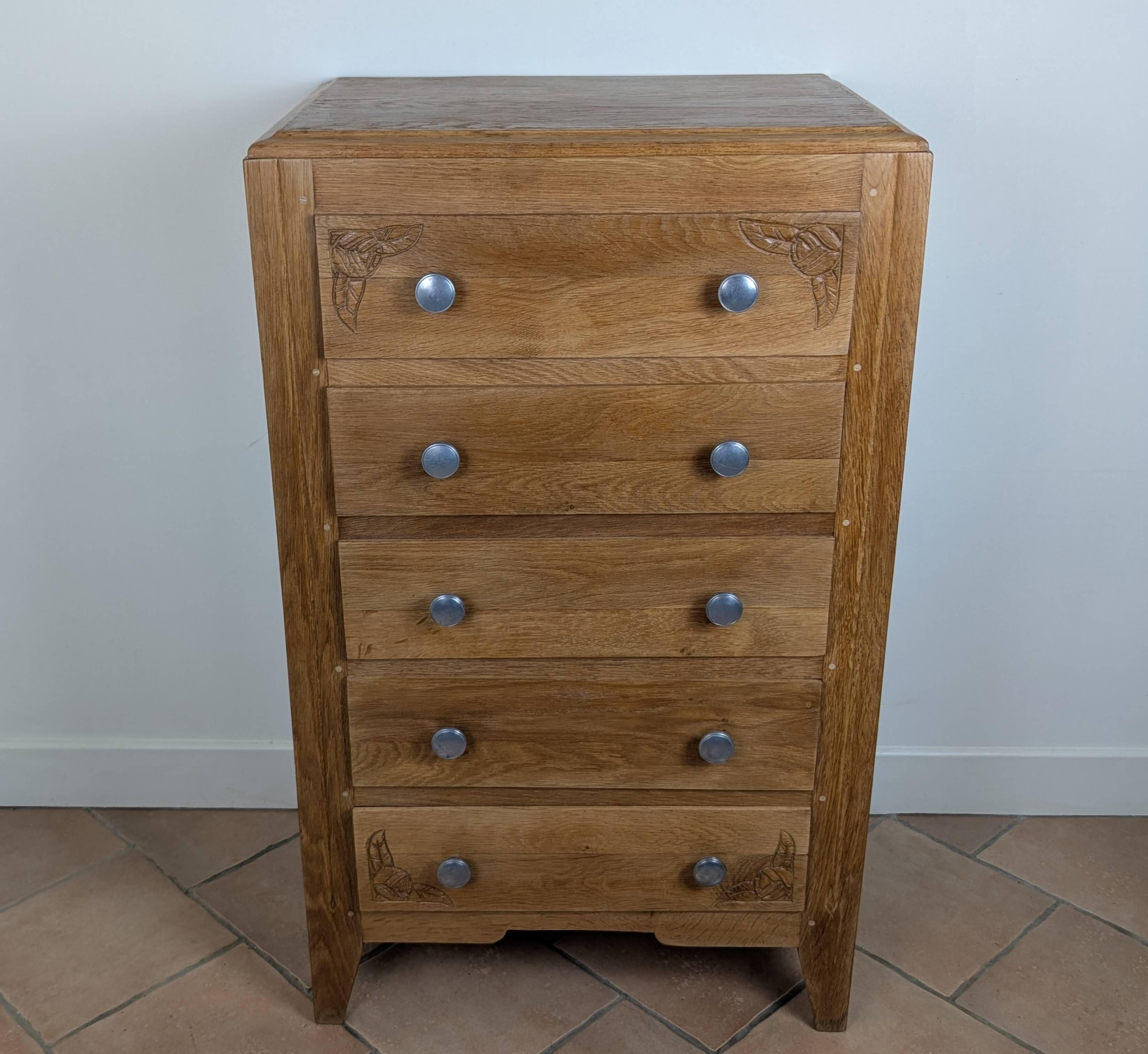 Chest of drawers