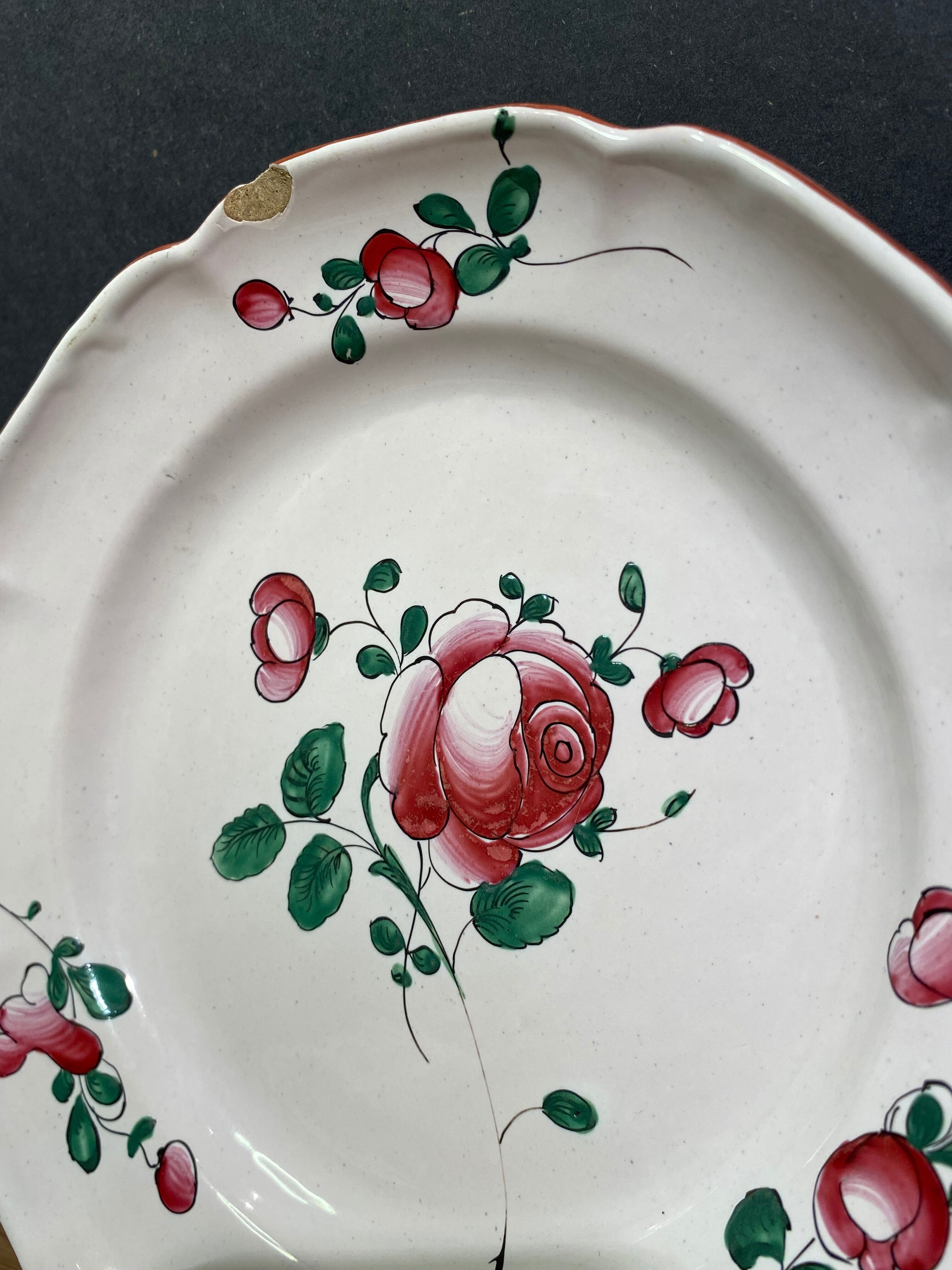 Pair of earthenware plates from the East nineteenth with floral decoration