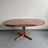 Baumann dining table 1960 extendable from 114 to 167 cm with integrated extensions.