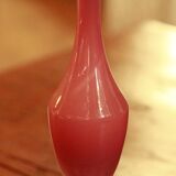 Ancien vase en opaline rose