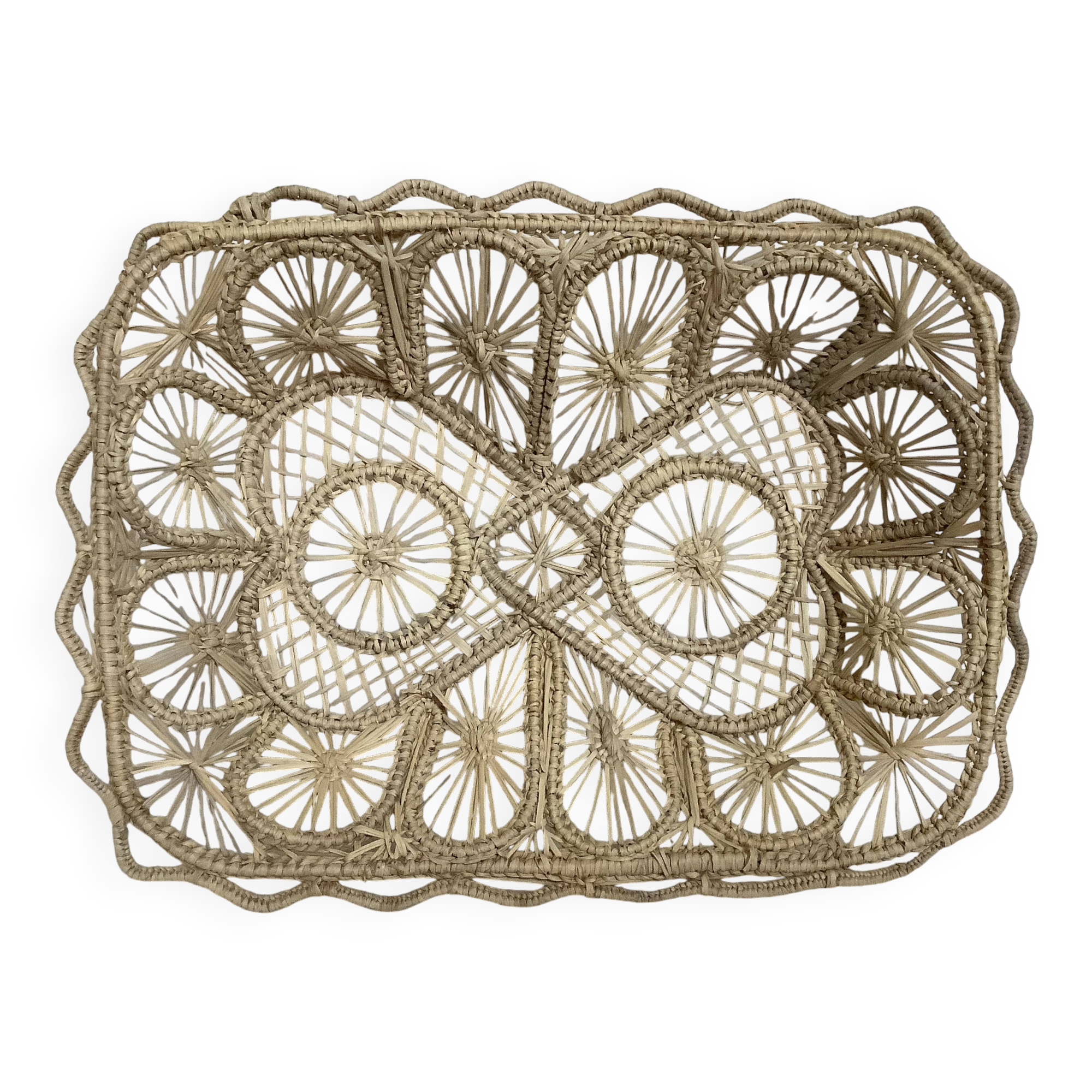 Corbeille en paille tressée
