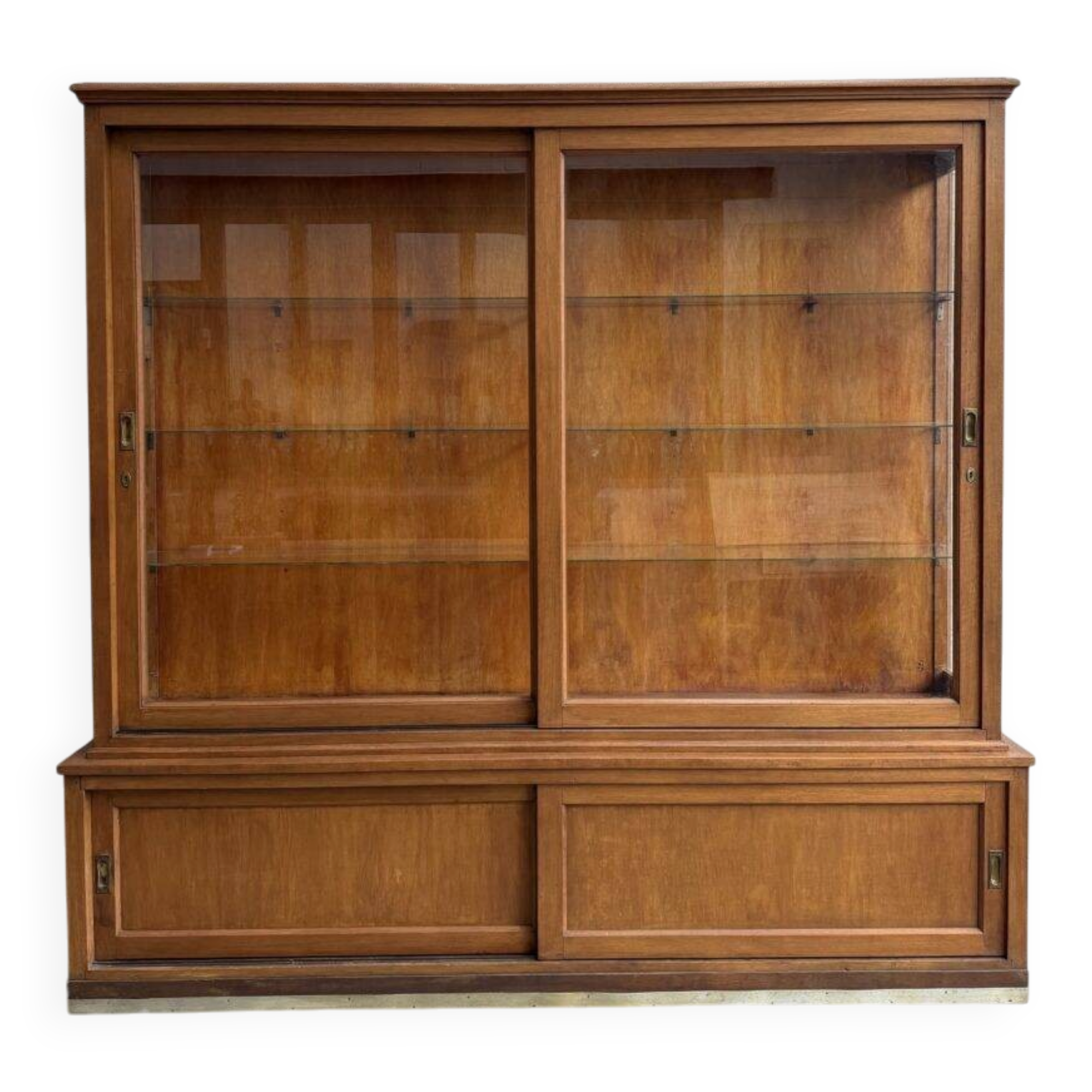Ancienne vitrine de pharmacie