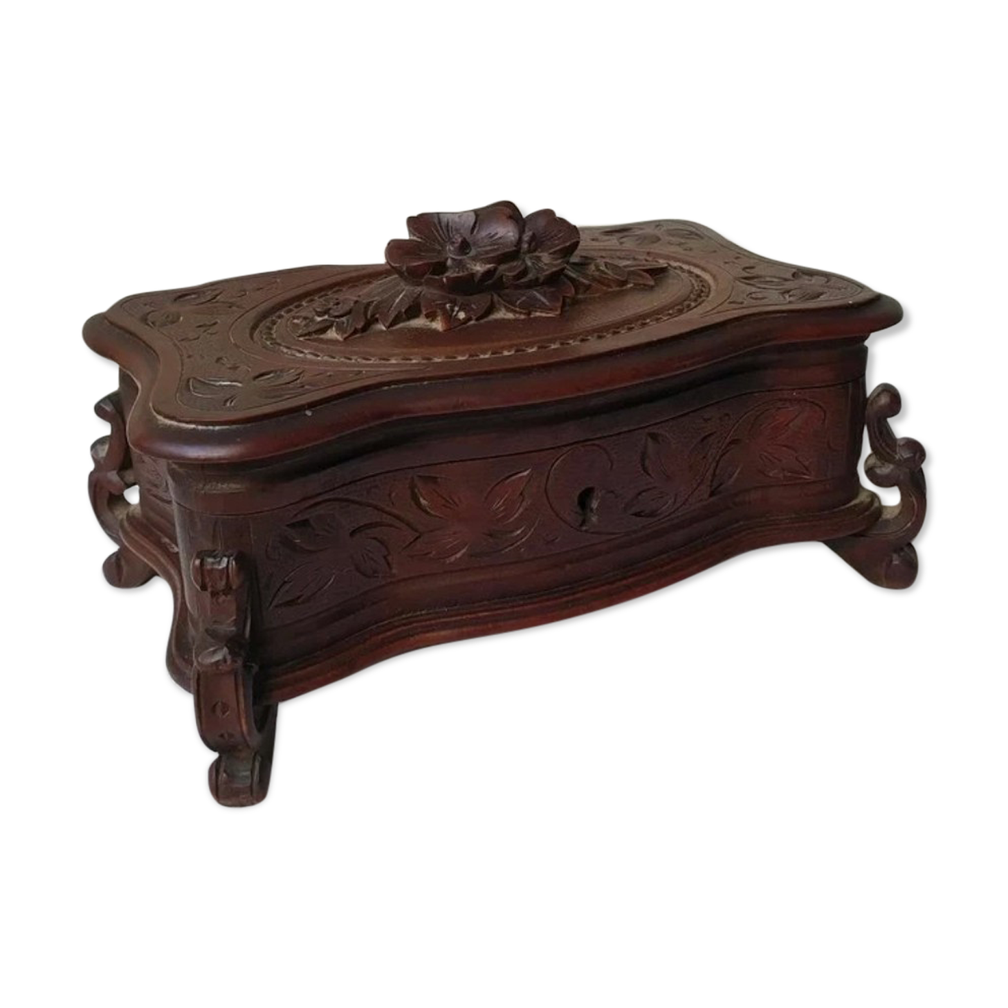 Ancienne boîte à bijoux en bois de la forêt noire