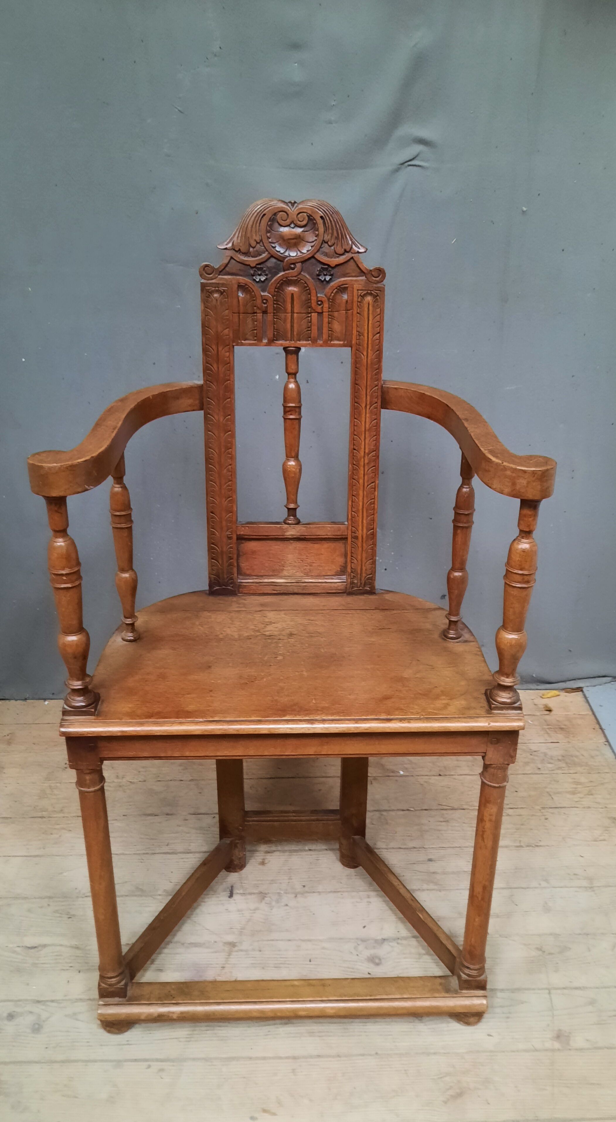 Fauteuil de type Moyen Âge