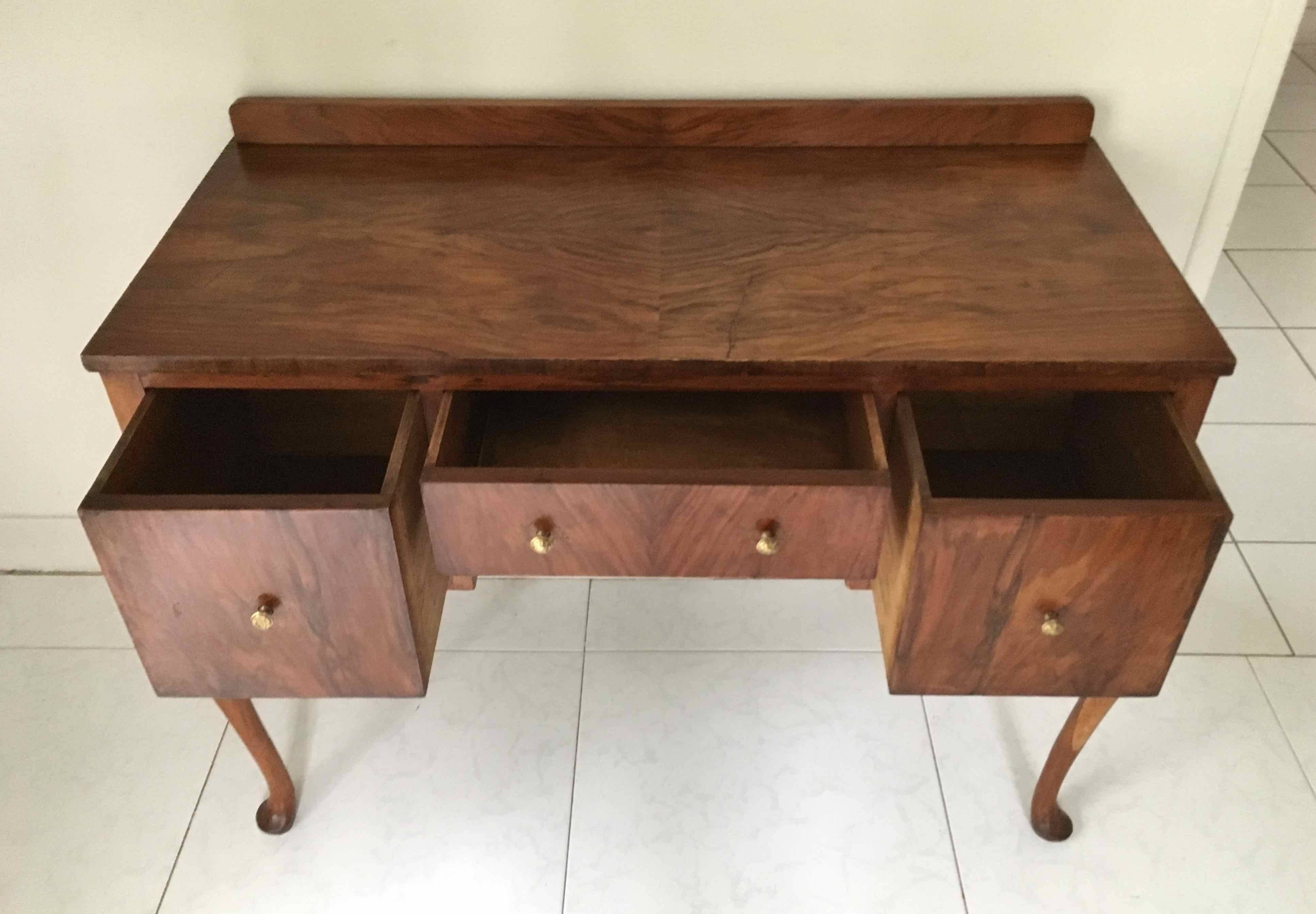 Bureau 1950 pieds galbés