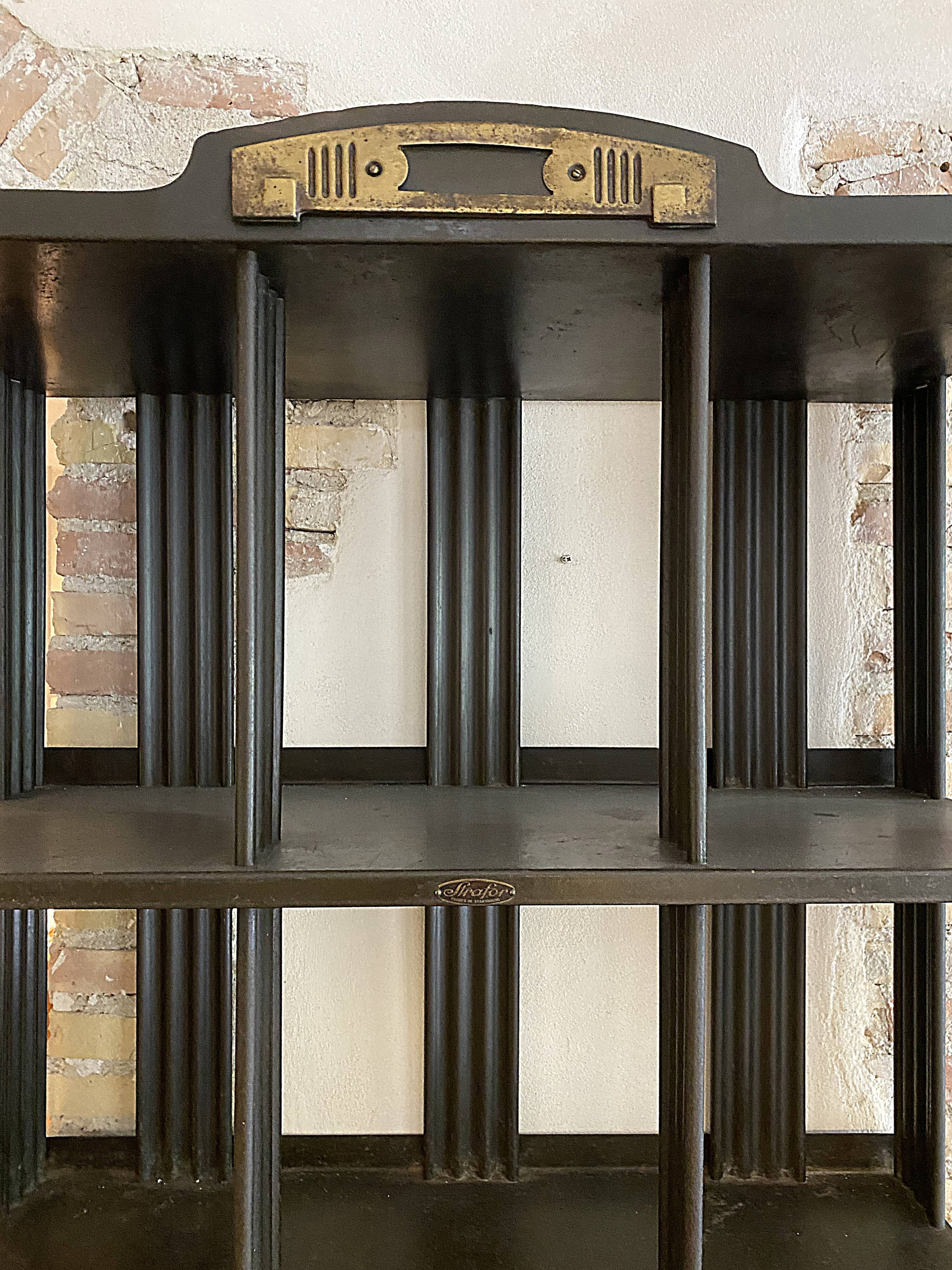 Grande étagère métallique Strafor, début XX° siècle