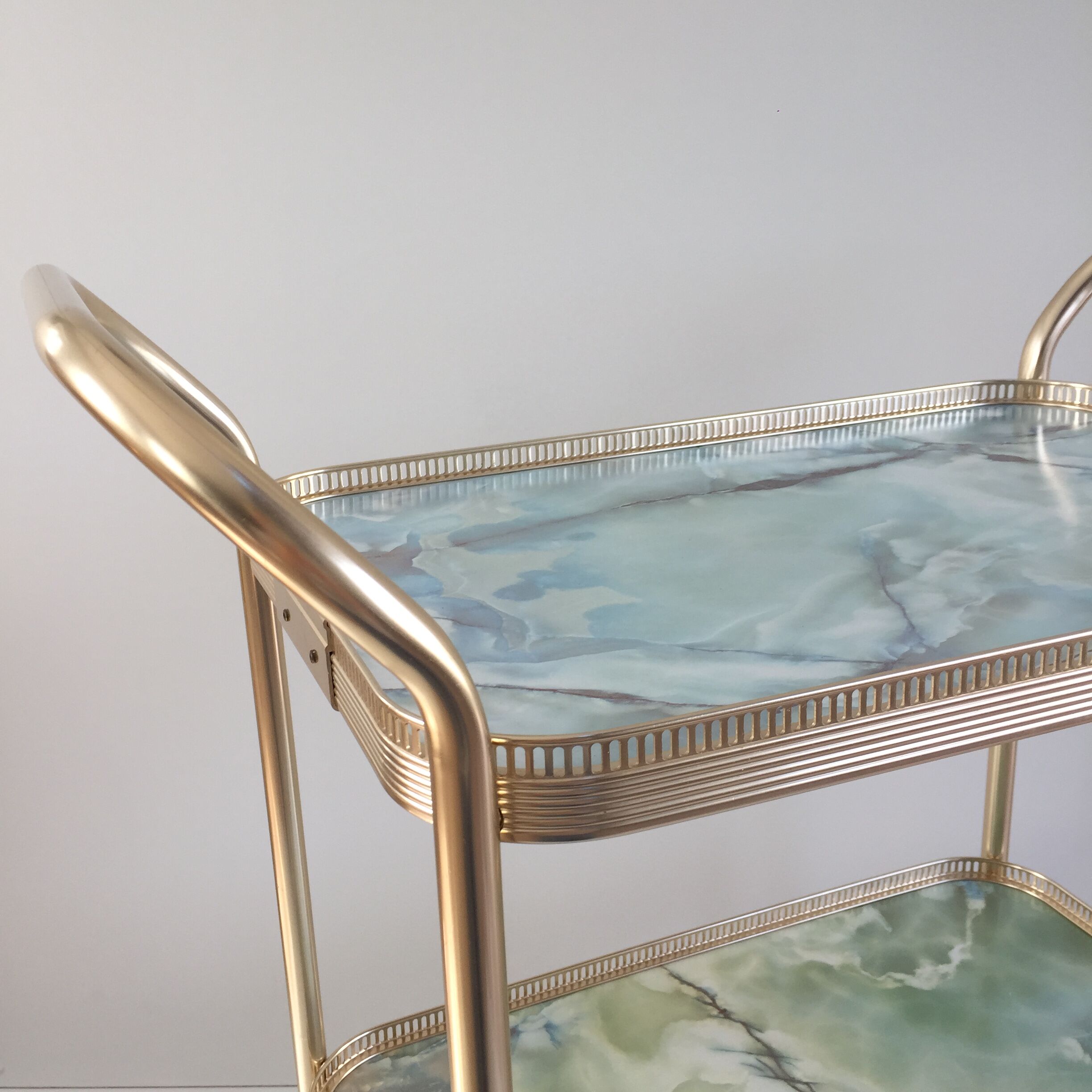 Service vintage gold and onyx effect