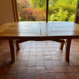 Extendable table in solid oak