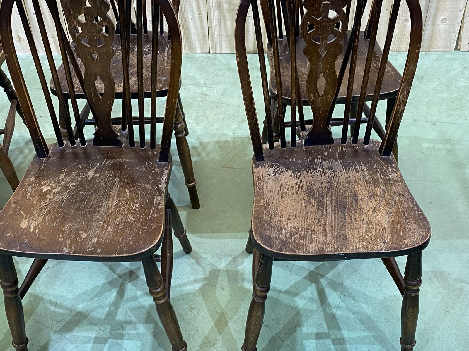 Série de 6 chaises bistrot anglaises en orme années 70