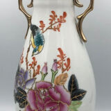 Vase in asian porcelain decorated with birds