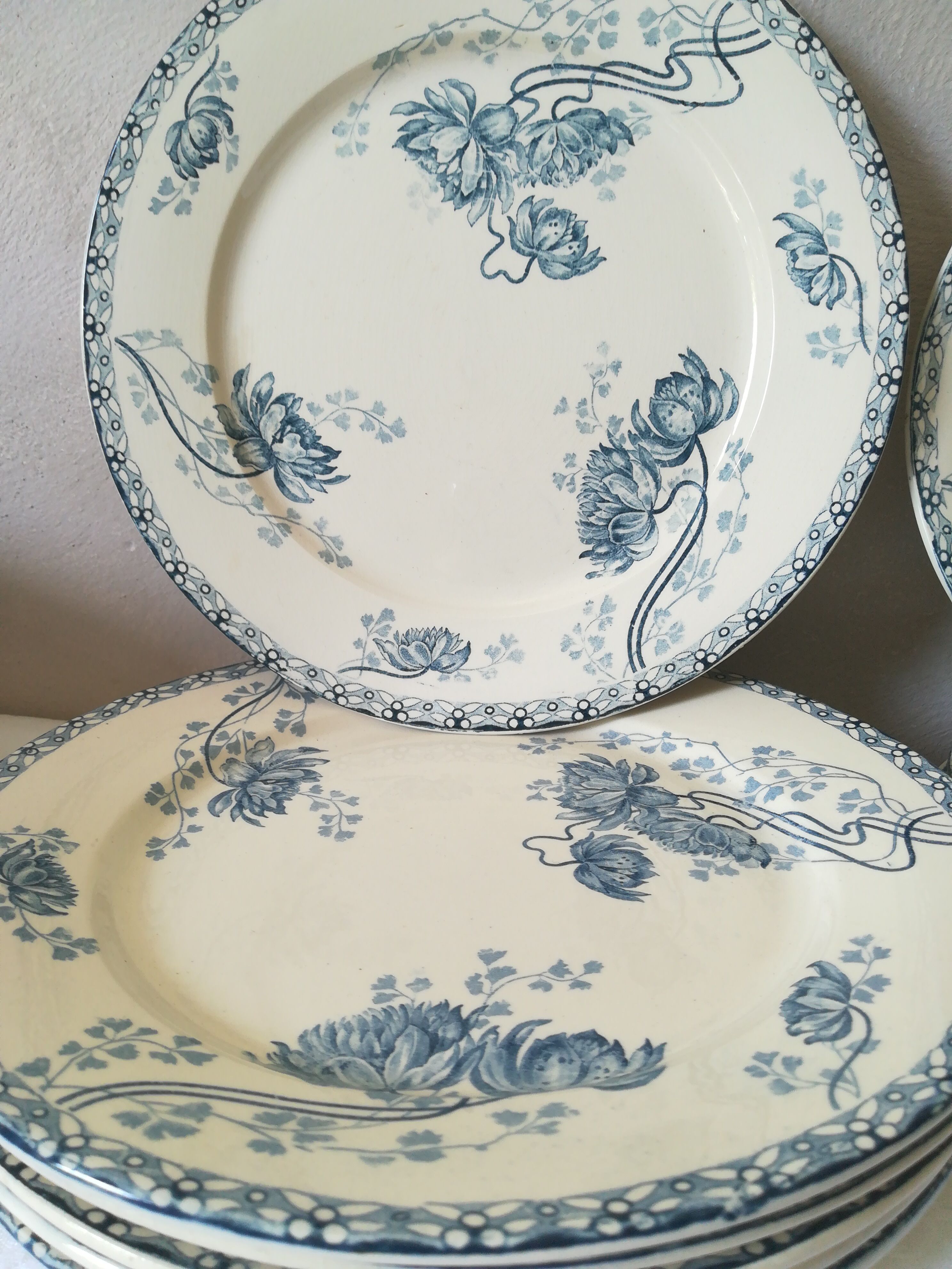 12 assiettes terre de fer Sarreguemines