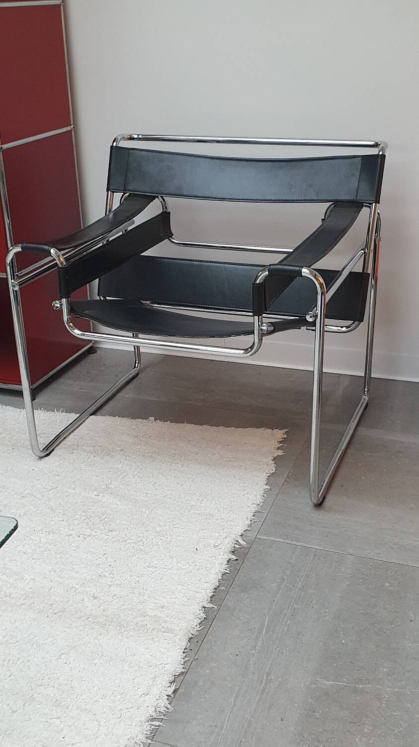 Wassily leather armchair by Marcel Breuer